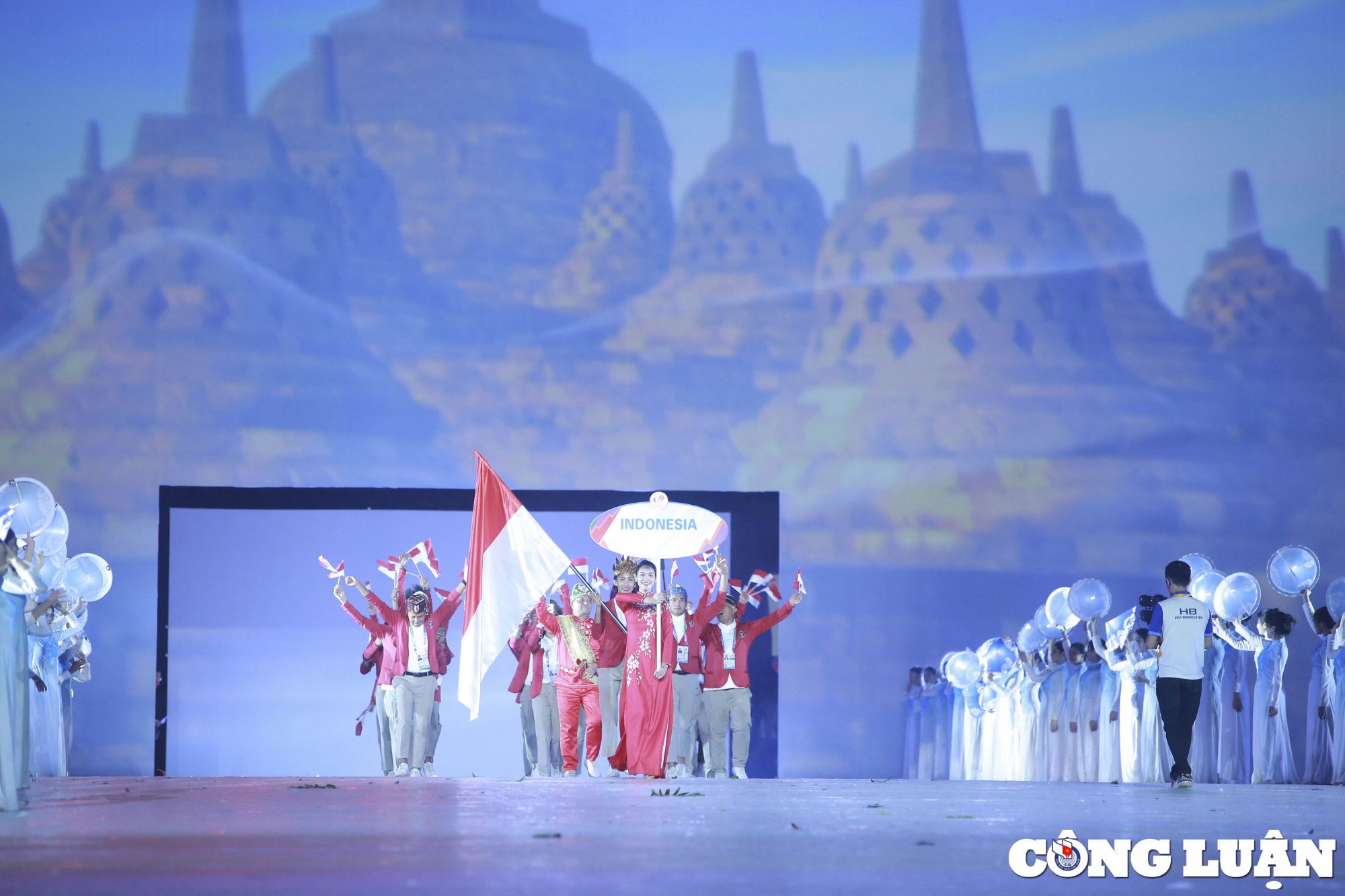khai mac sea games 31 ruc ro sac mau va cung nhau toa sang hinh 15