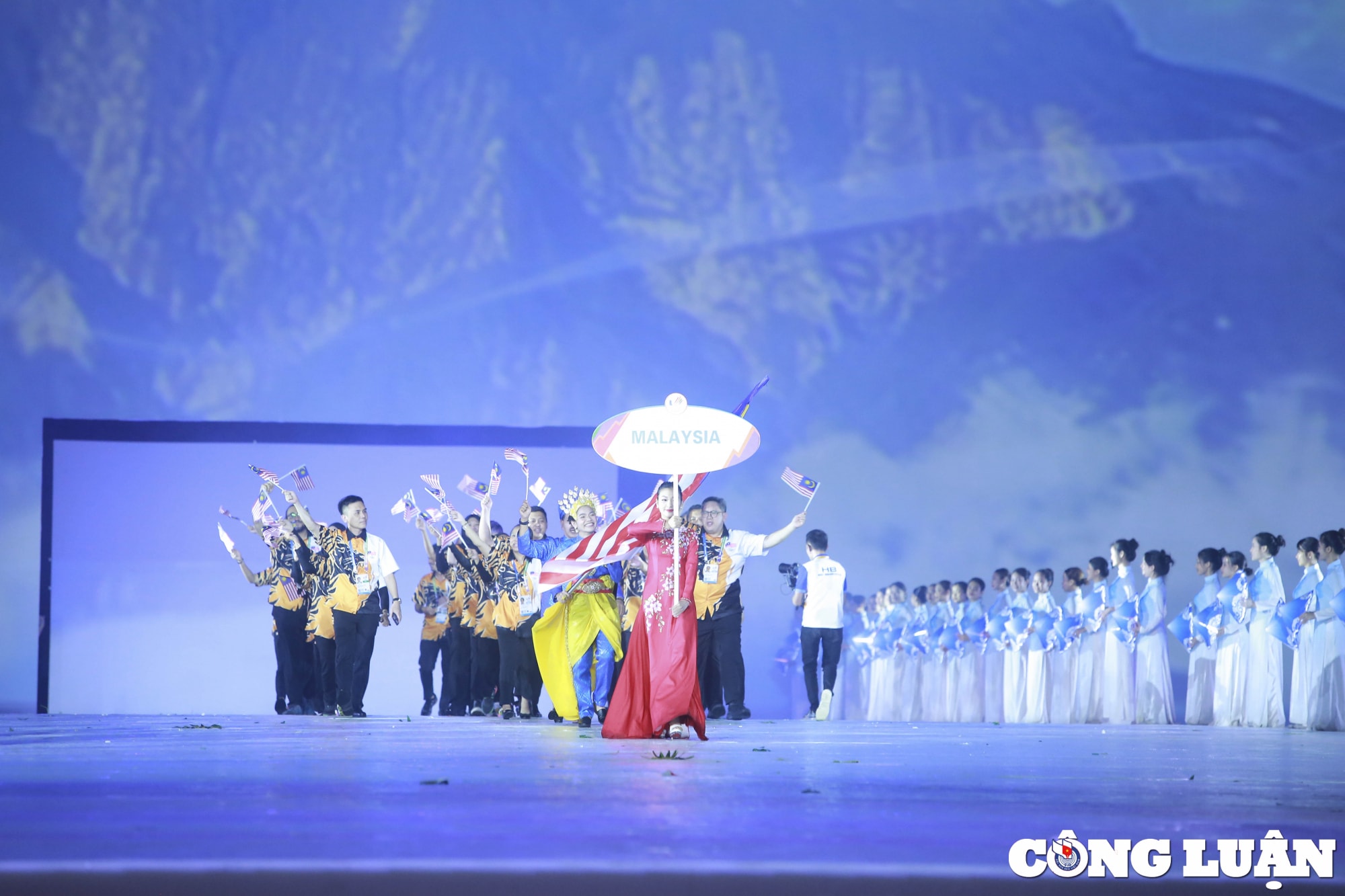 khai mac sea games 31 ruc ro sac mau va cung nhau toa sang hinh 13