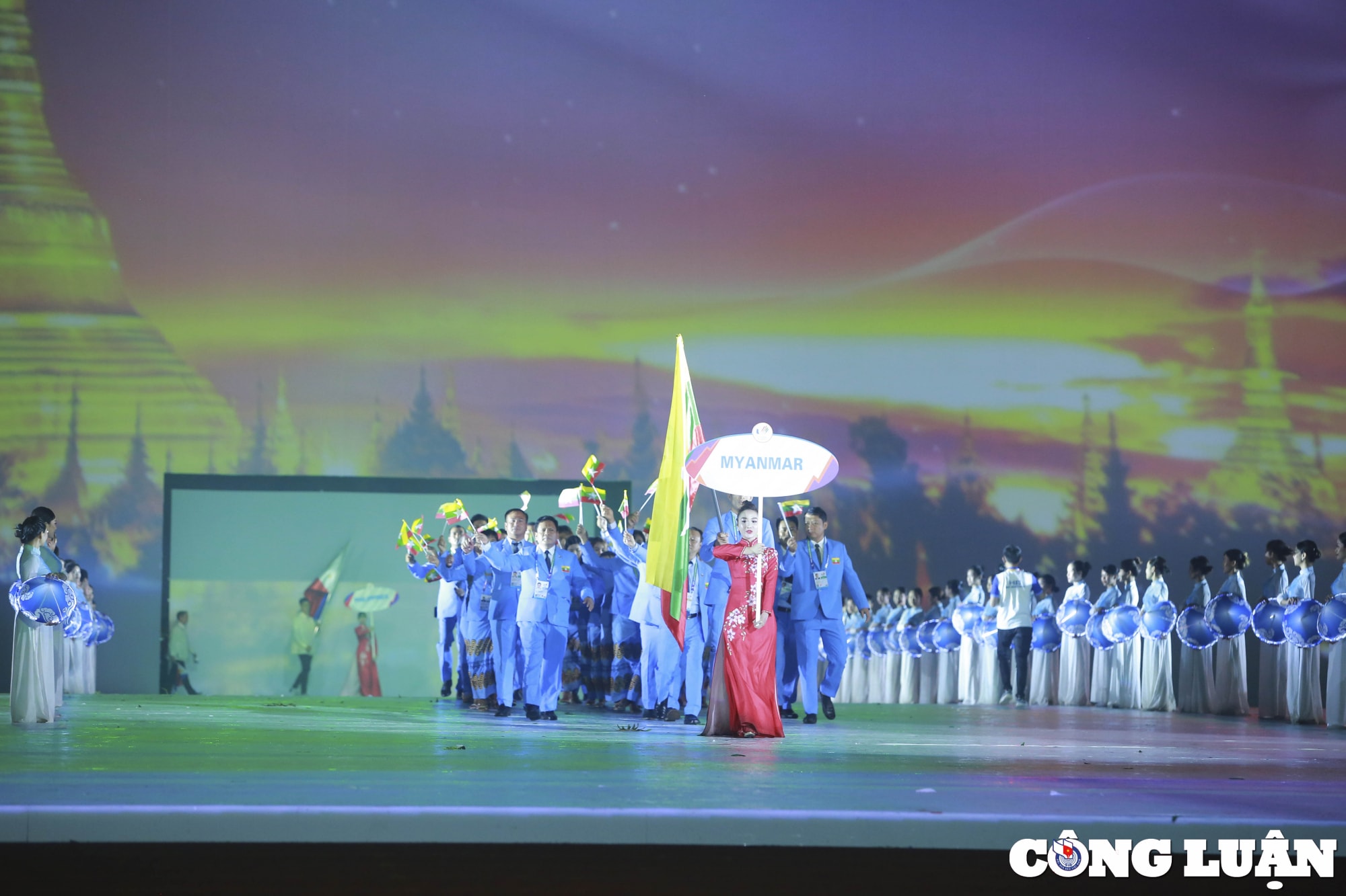 khai mac sea games 31 ruc ro sac mau va cung nhau toa sang hinh 12