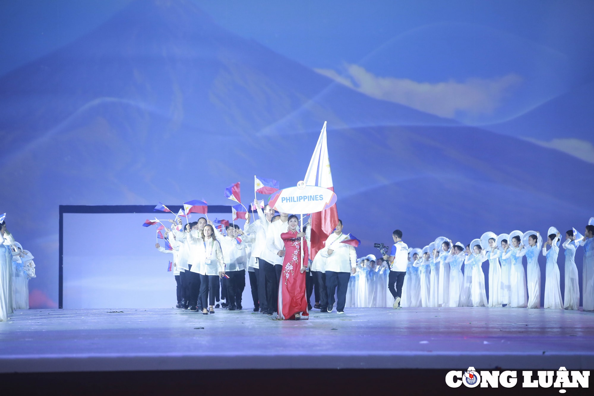 khai mac sea games 31 ruc ro sac mau va cung nhau toa sang hinh 11