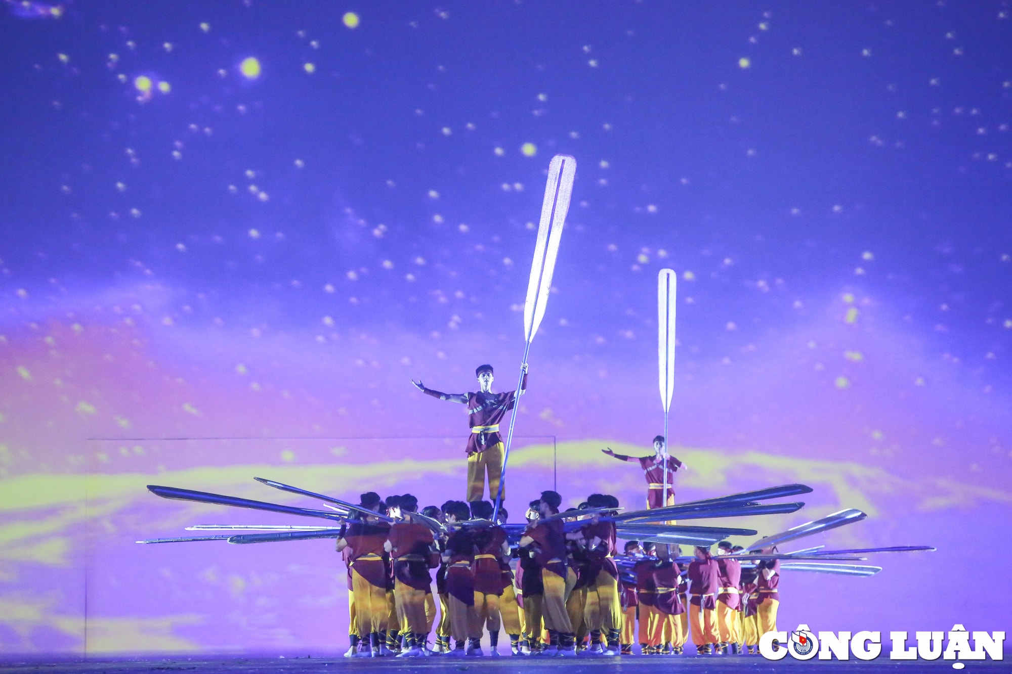 khai mac sea games 31 ruc ro sac mau va cung nhau toa sang hinh 2