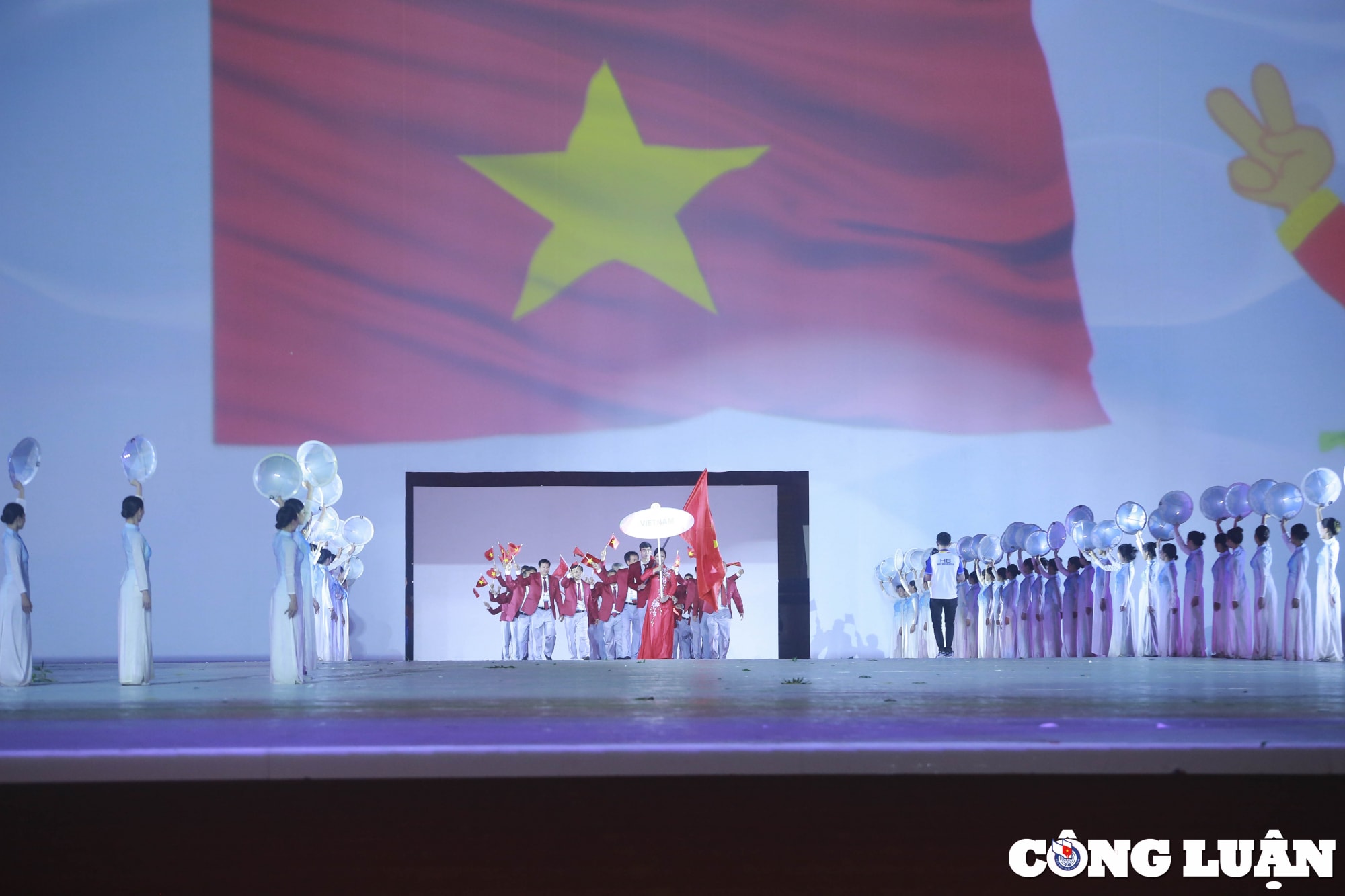 khai mac sea games 31 ruc ro sac mau va cung nhau toa sang hinh 18