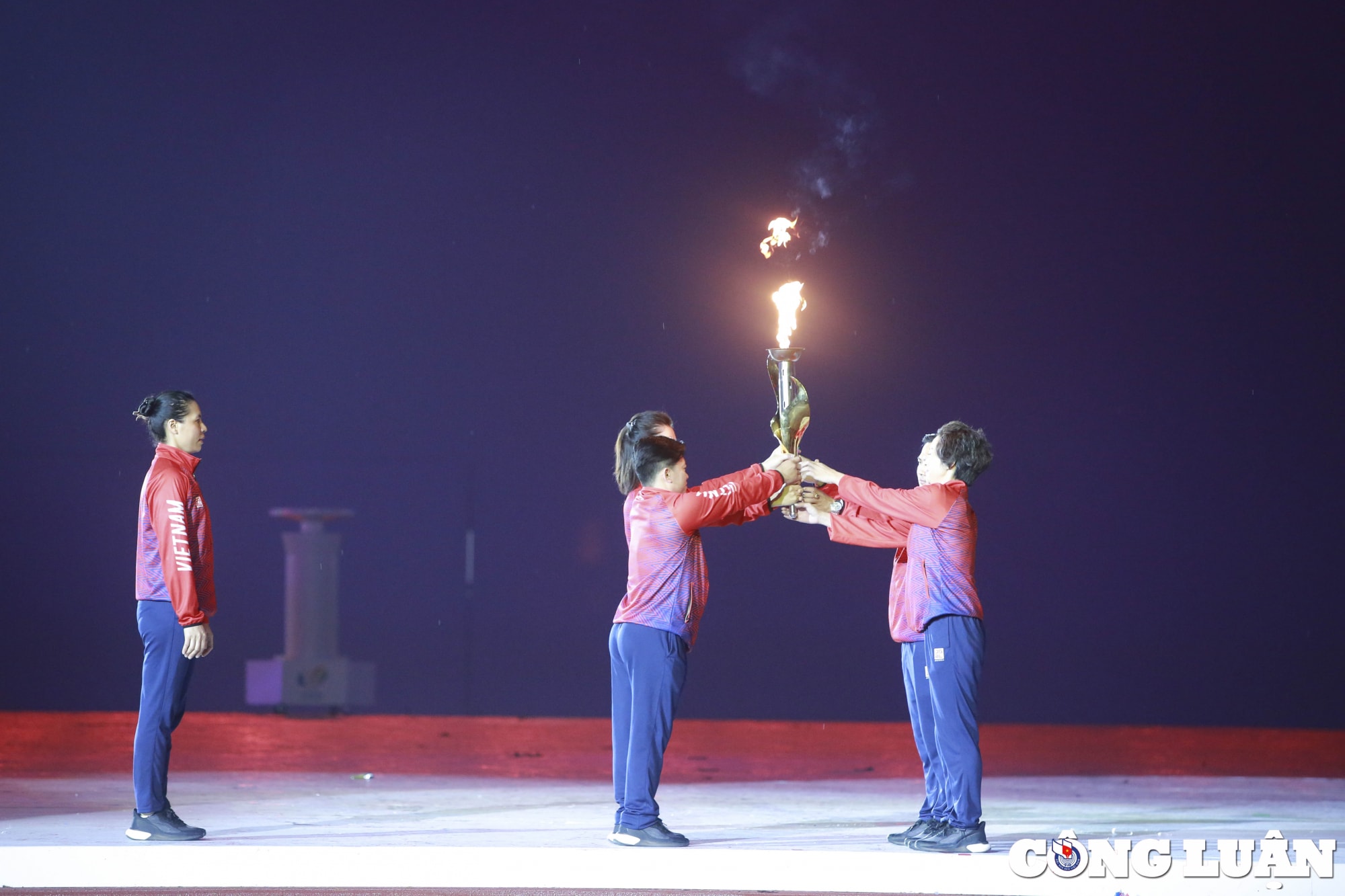 khai mac sea games 31 ruc ro sac mau va cung nhau toa sang hinh 22