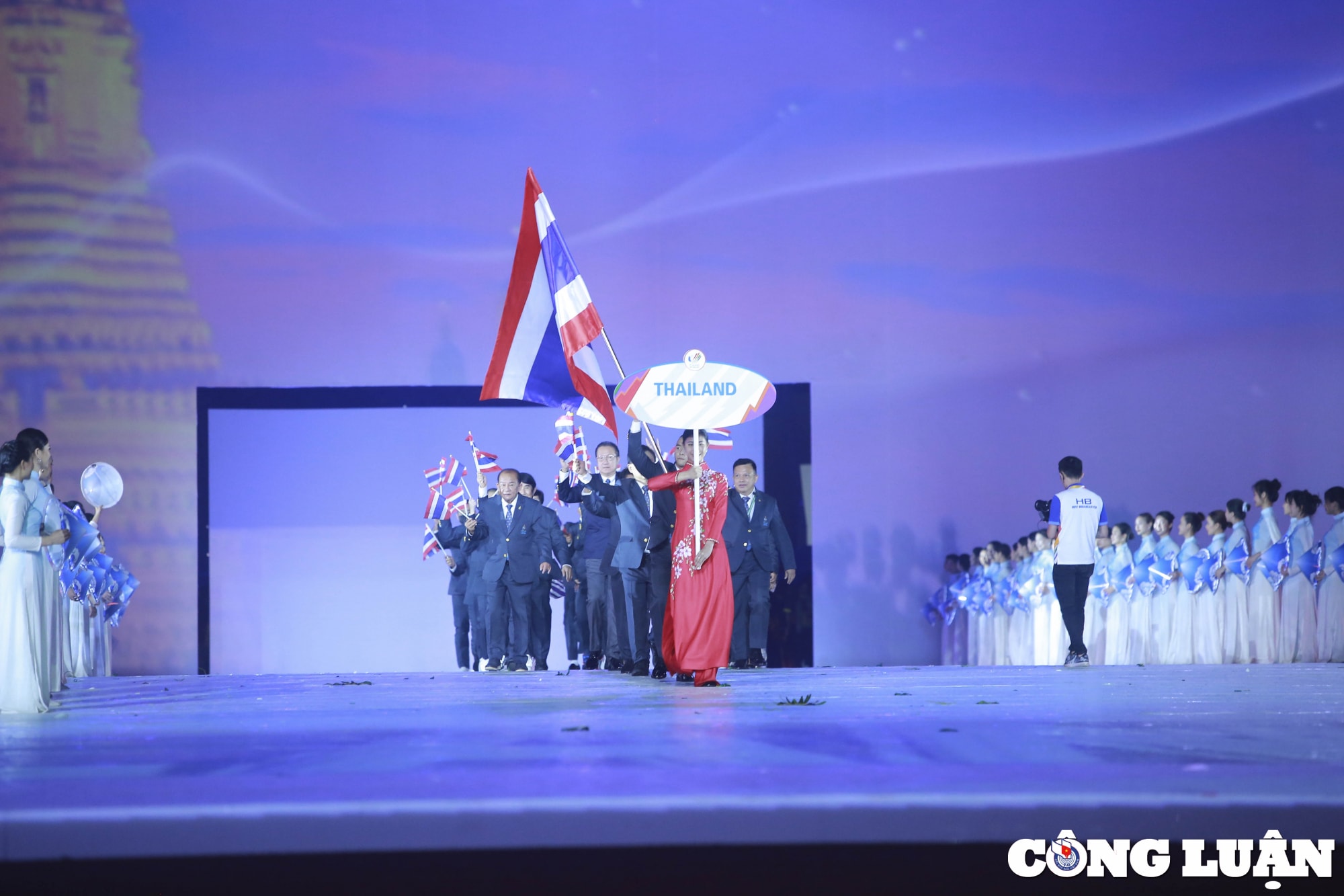 khai mac sea games 31 ruc ro sac mau va cung nhau toa sang hinh 8