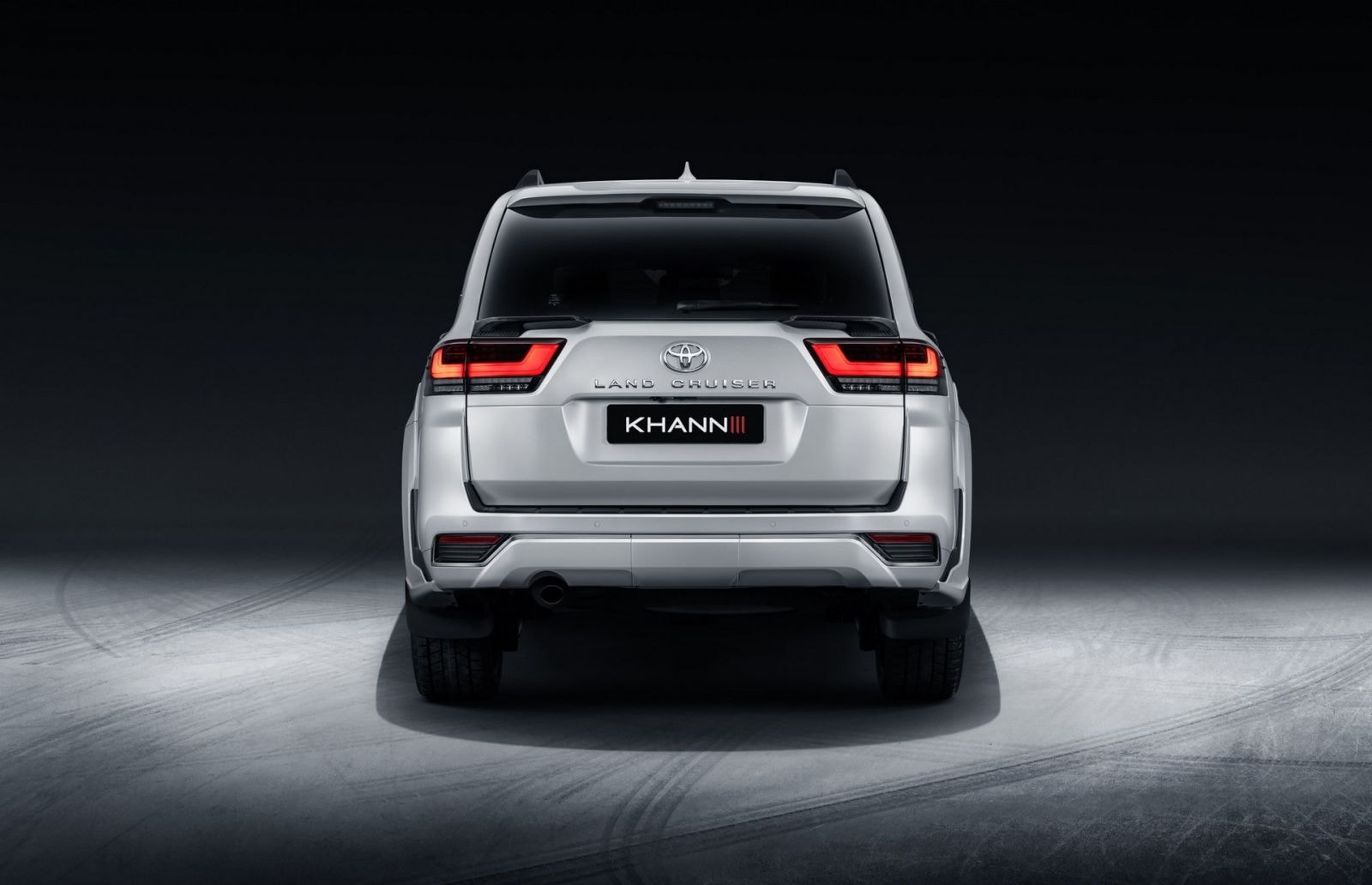 toyota land cruiser 2022 so huu phong cach ham ho khi qua tay hang do khann international hinh 5