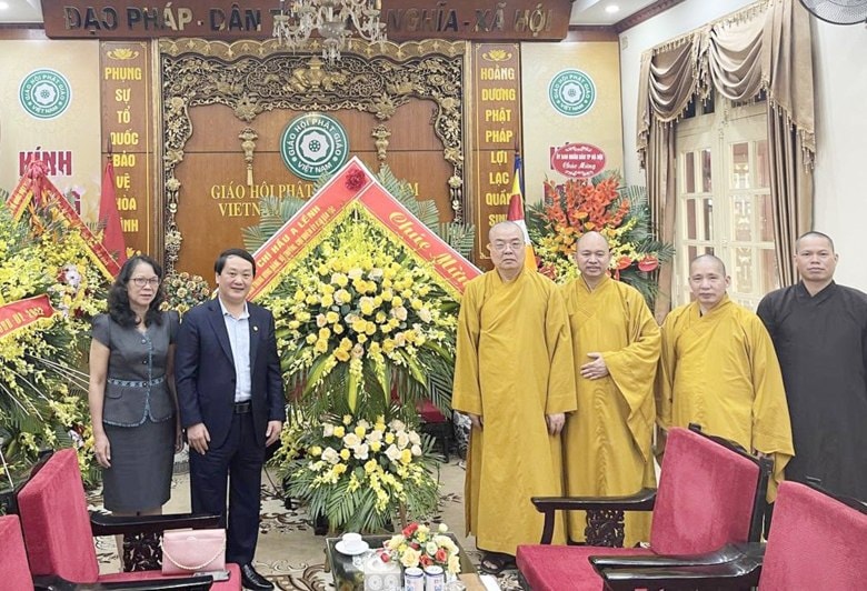 bo truong chu nhiem uy ban dan toc chuc mung giao hoi phat giao viet nam nhan dai le phat dan hinh 1