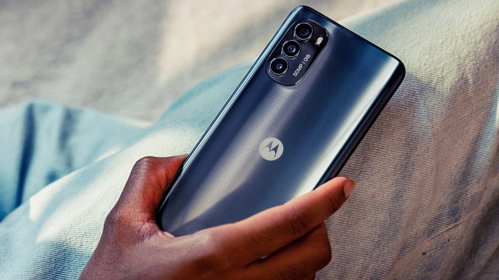 dien thoai motorola moto g82 5g duoc trang bi man hinh amoled co tan so quet 120hz hinh 1