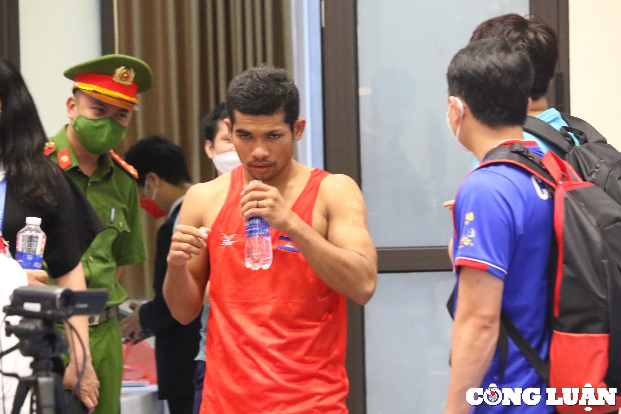 vdv mon wushu cua doi tuyen campuchia nga guc tren san dau hinh 9