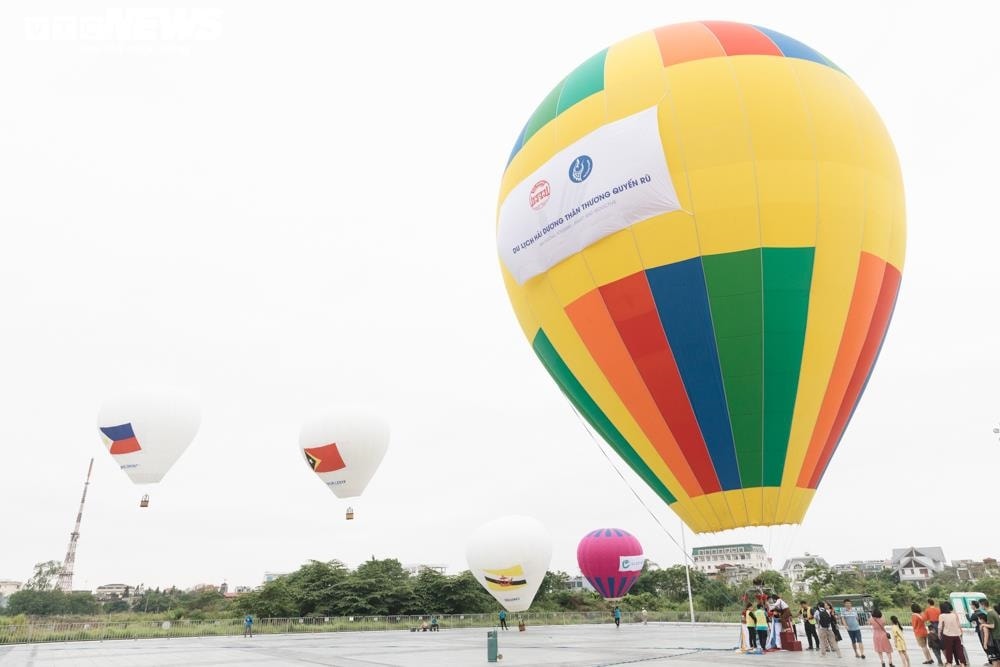 trai nghiem bay khinh khi cau chao mung sea games 31 hinh 2