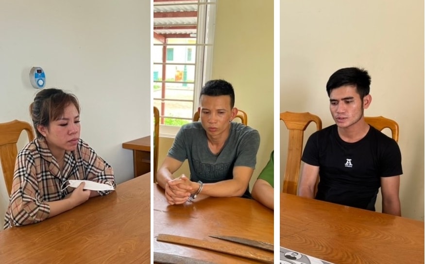 bat 3 doi tuong thu giu gan 4000 vien hong phien va vu khi nong hinh 1