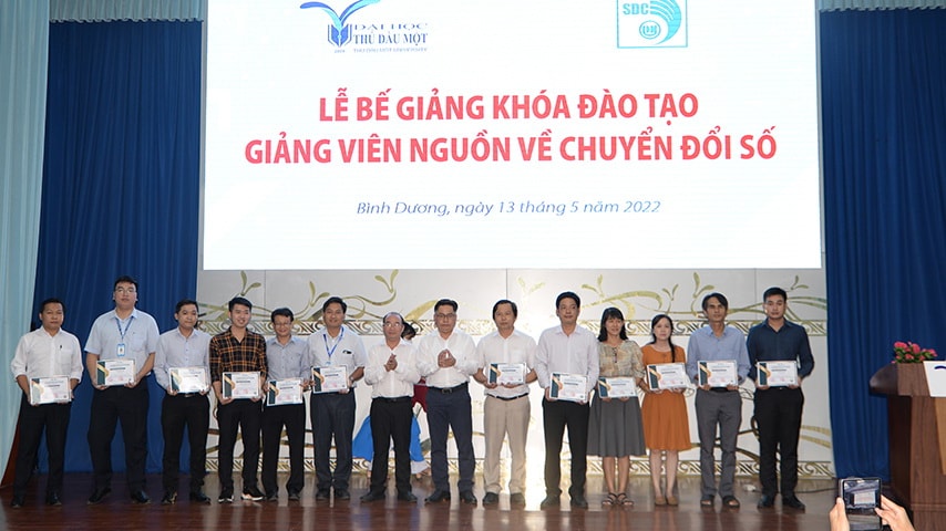 dao tao giang vien nguon ve chuyen doi so hinh 1