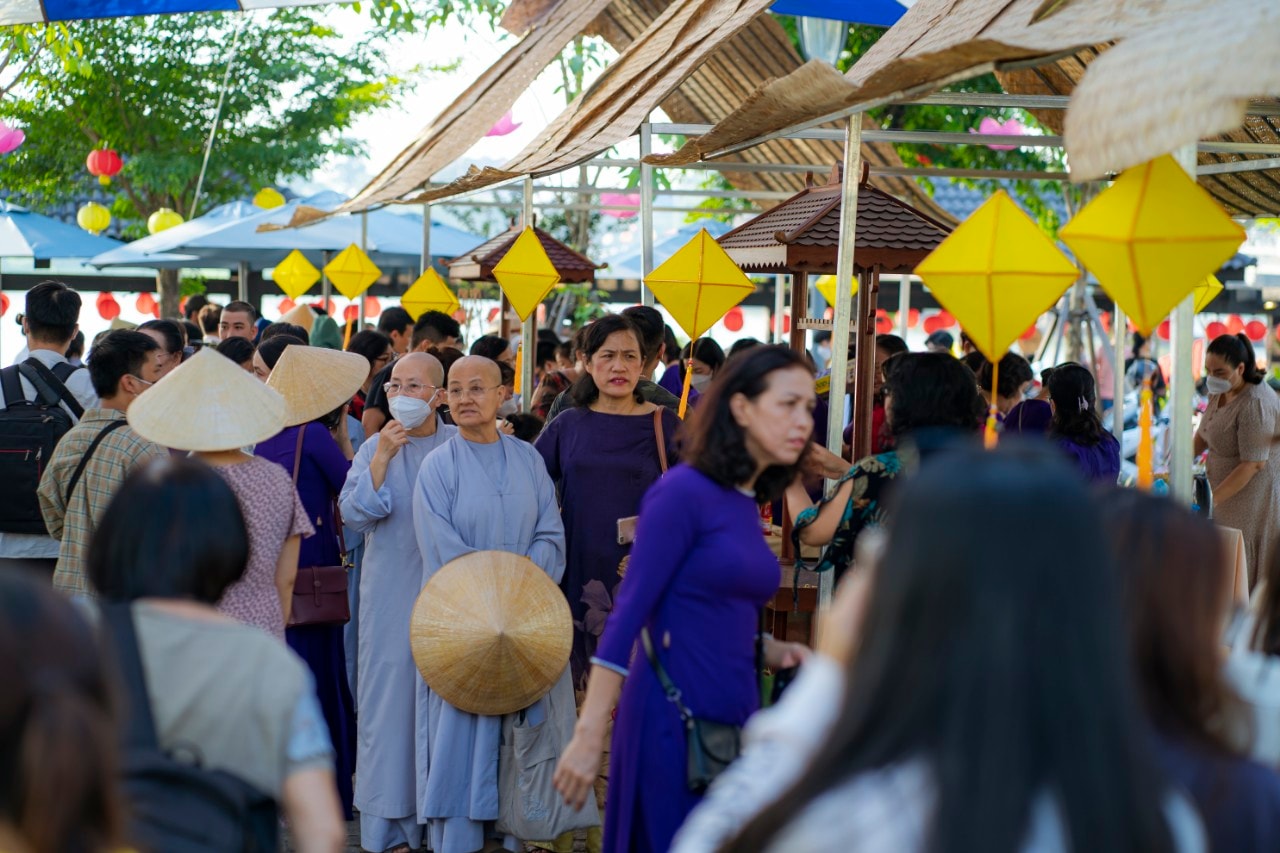 lung linh mua phat dan tai co do hue hinh 9