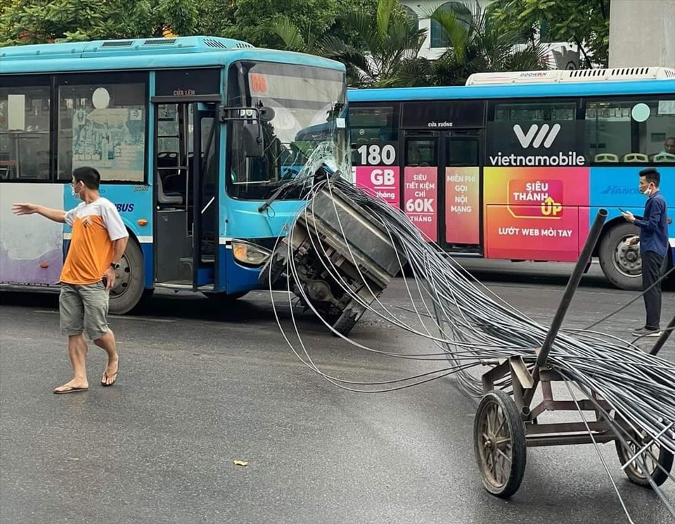 sau chi dao cua chu tich ha noi xe tu che nguy hiem van tung hoanh tren duong pho hinh 1