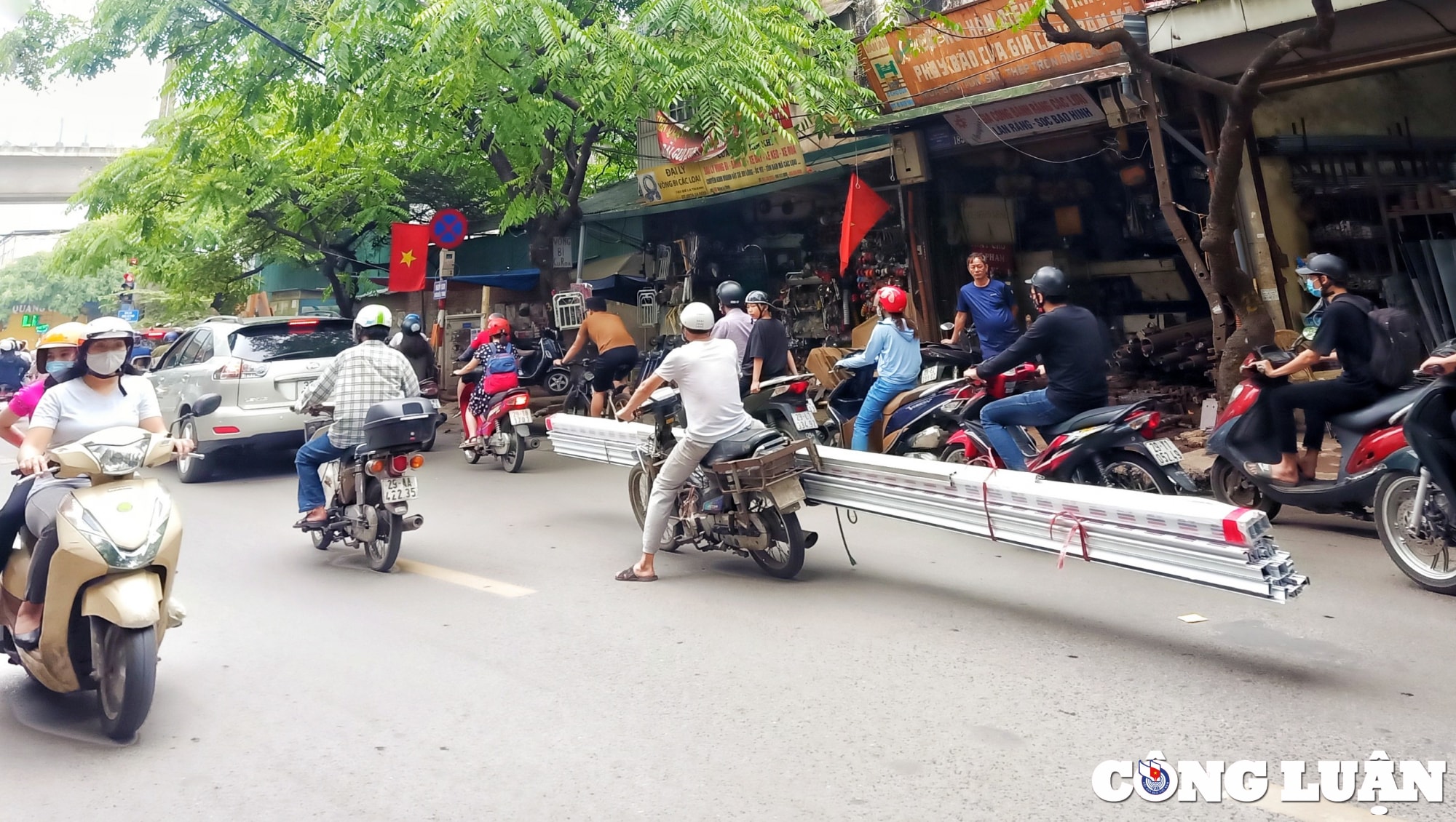 sau chi dao cua chu tich ha noi xe tu che nguy hiem van tung hoanh tren duong pho hinh 3