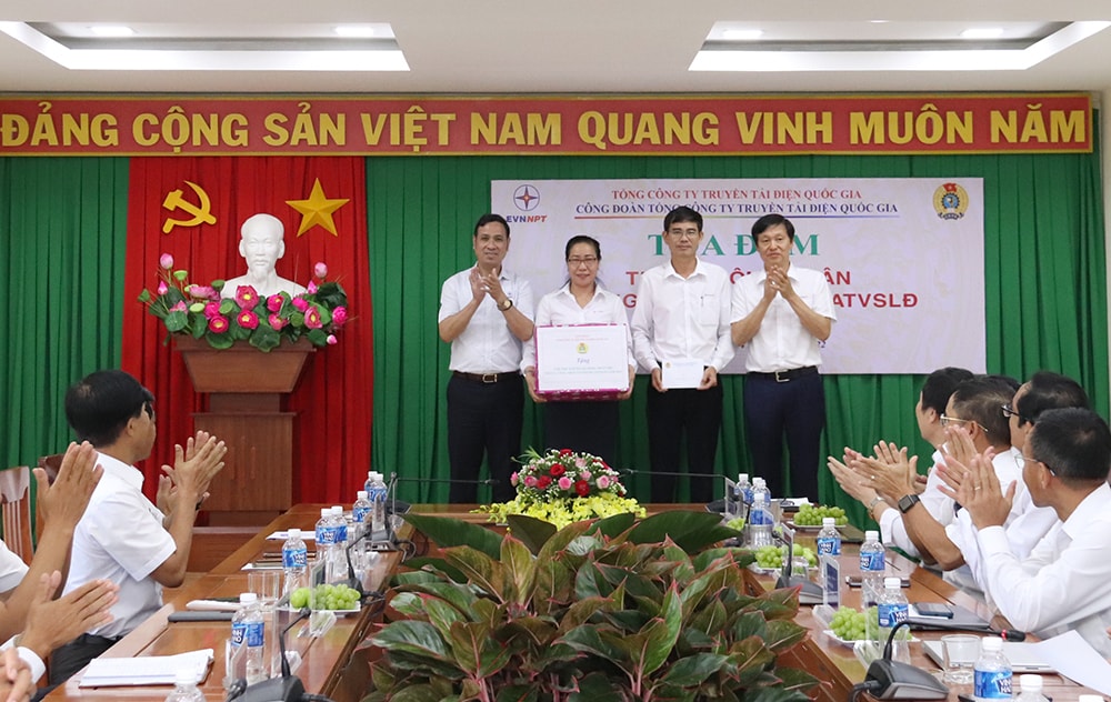 evnnpt toa dam voi nguoi lao dong nhan dip thang cong nhan va thang hanh dong an toan ve sinh lao dong hinh 3
