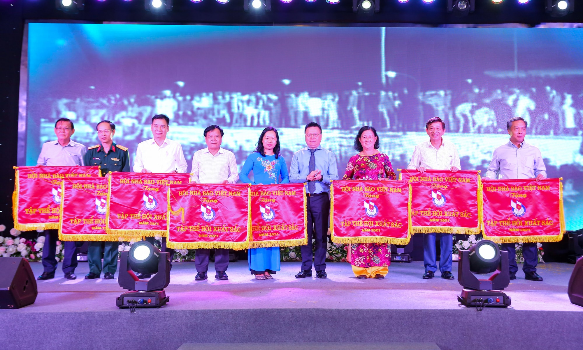 tong ket thi dua khen thuong hoi nha bao viet nam nam 2021 nang cao chat luong tao khi the moi dong luc moi hinh 4