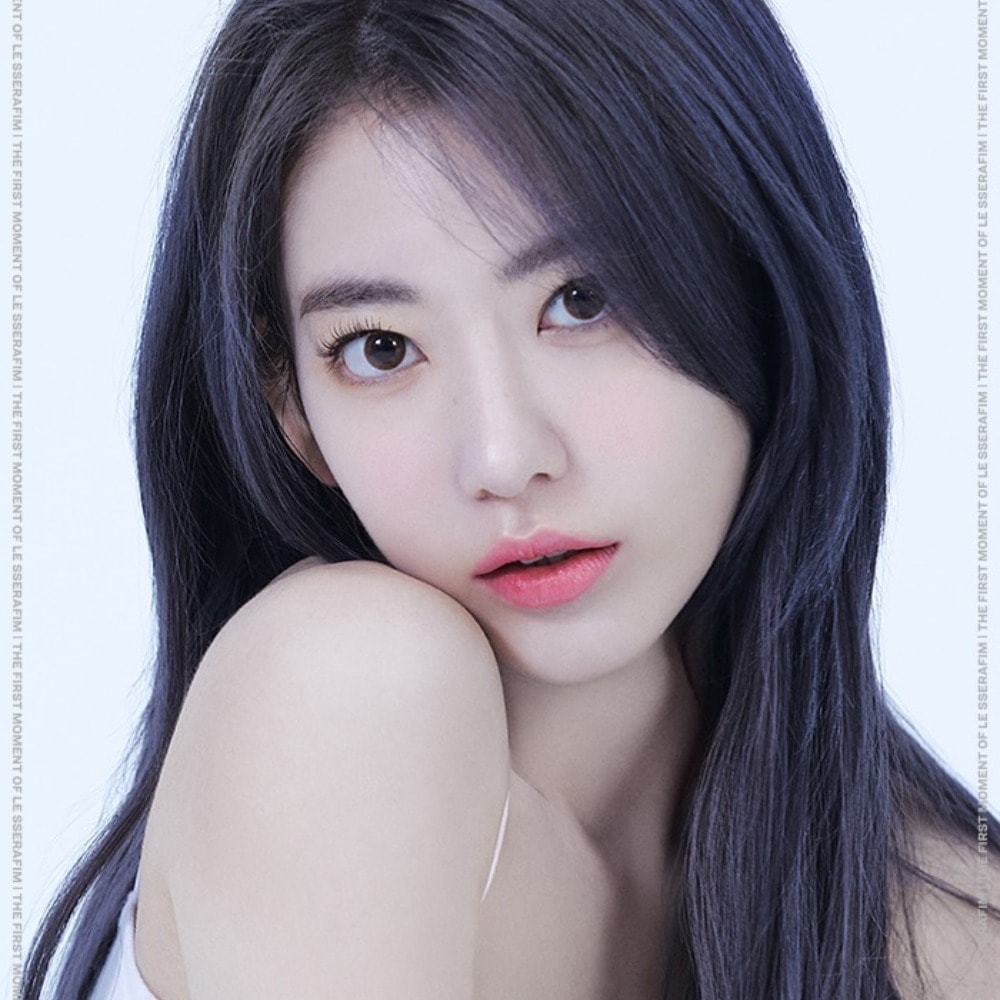 sakura le sserafim chi co the gap bo ruot qua buoi hop mat nguoi ham mo hinh 2