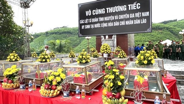 ha tinh truy dieu an tang 11 hai cot liet sy hy sinh tai lao hinh 1