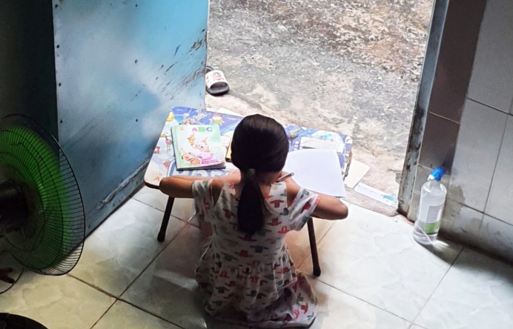 hoc phi truong cong du kien tang manh phu huynh tp hcm than kho hinh 2