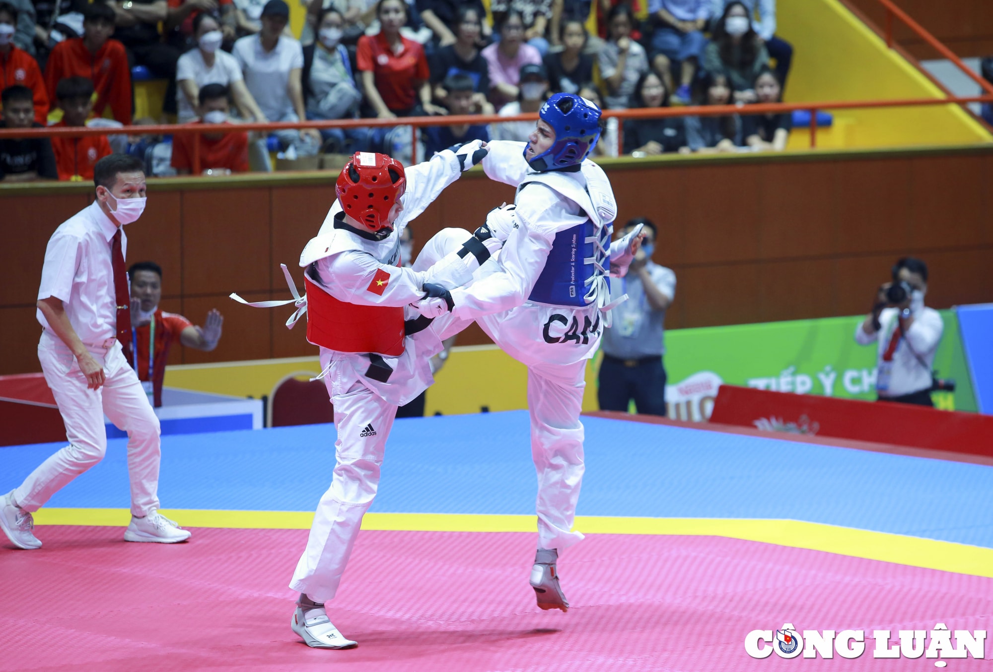 hinh anh vo si cua campuchia bi ha do van tai ban ket doi khang taekwondo hinh 1