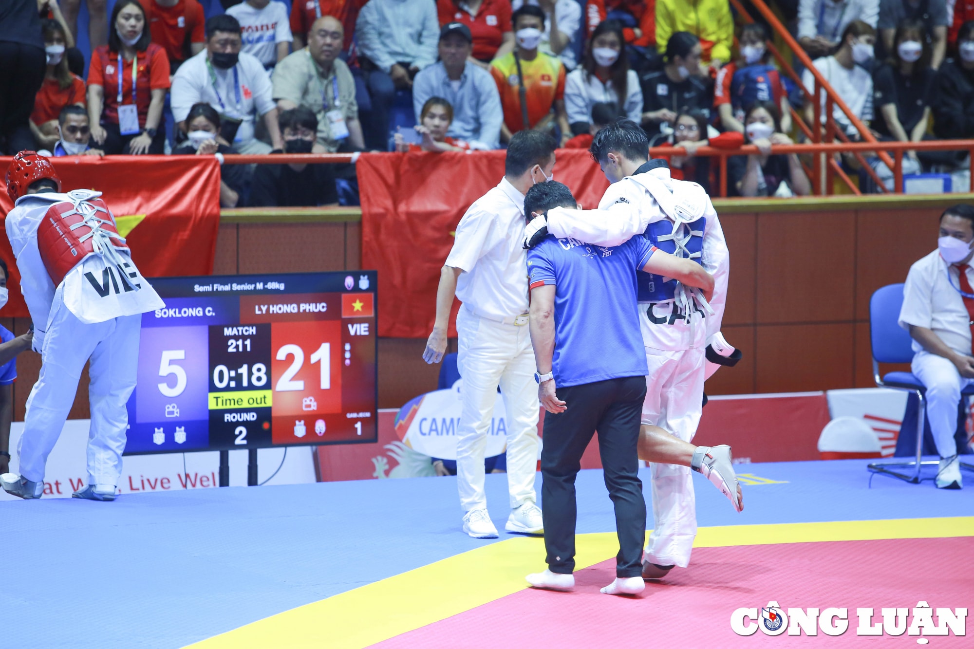 hinh anh vo si cua campuchia bi ha do van tai ban ket doi khang taekwondo hinh 8