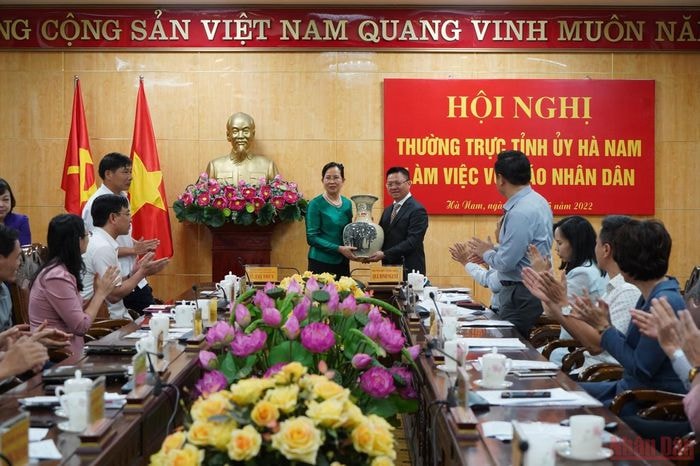 tiep tuc ho tro cac co quan bao chi dia phuong nang cao chat luong cong tac tuyen truyen hinh 1