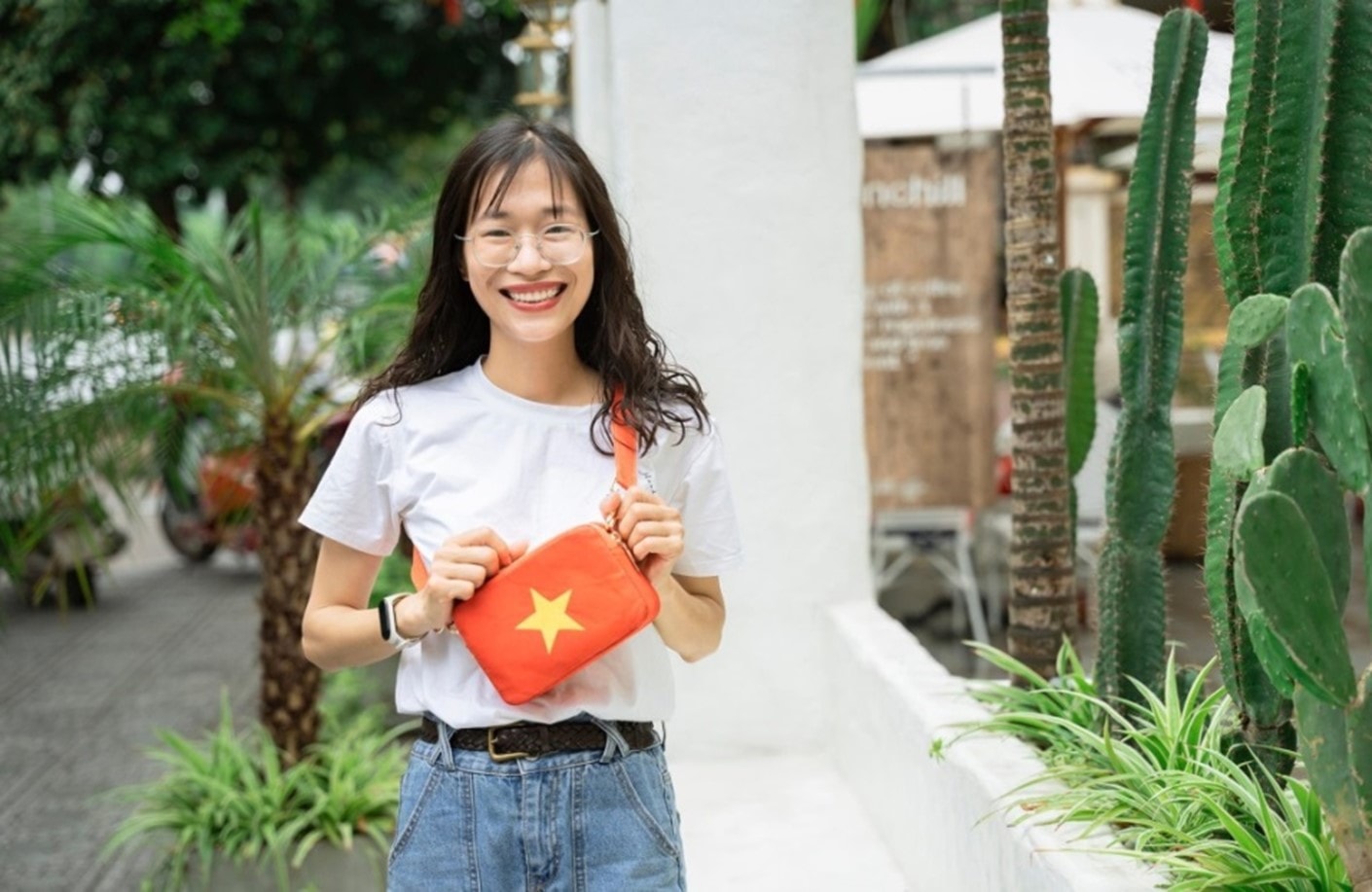 nhung chiec tui tu vai jean cu voi hoa tiet quoc ky huong ung sea games 31 hinh 1