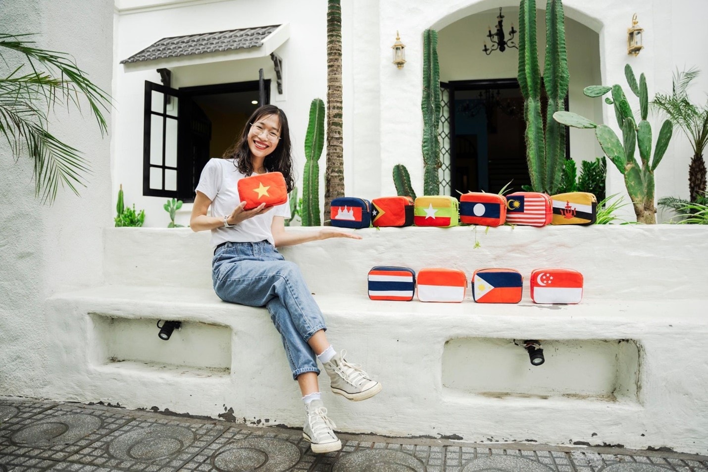 nhung chiec tui tu vai jean cu voi hoa tiet quoc ky huong ung sea games 31 hinh 2