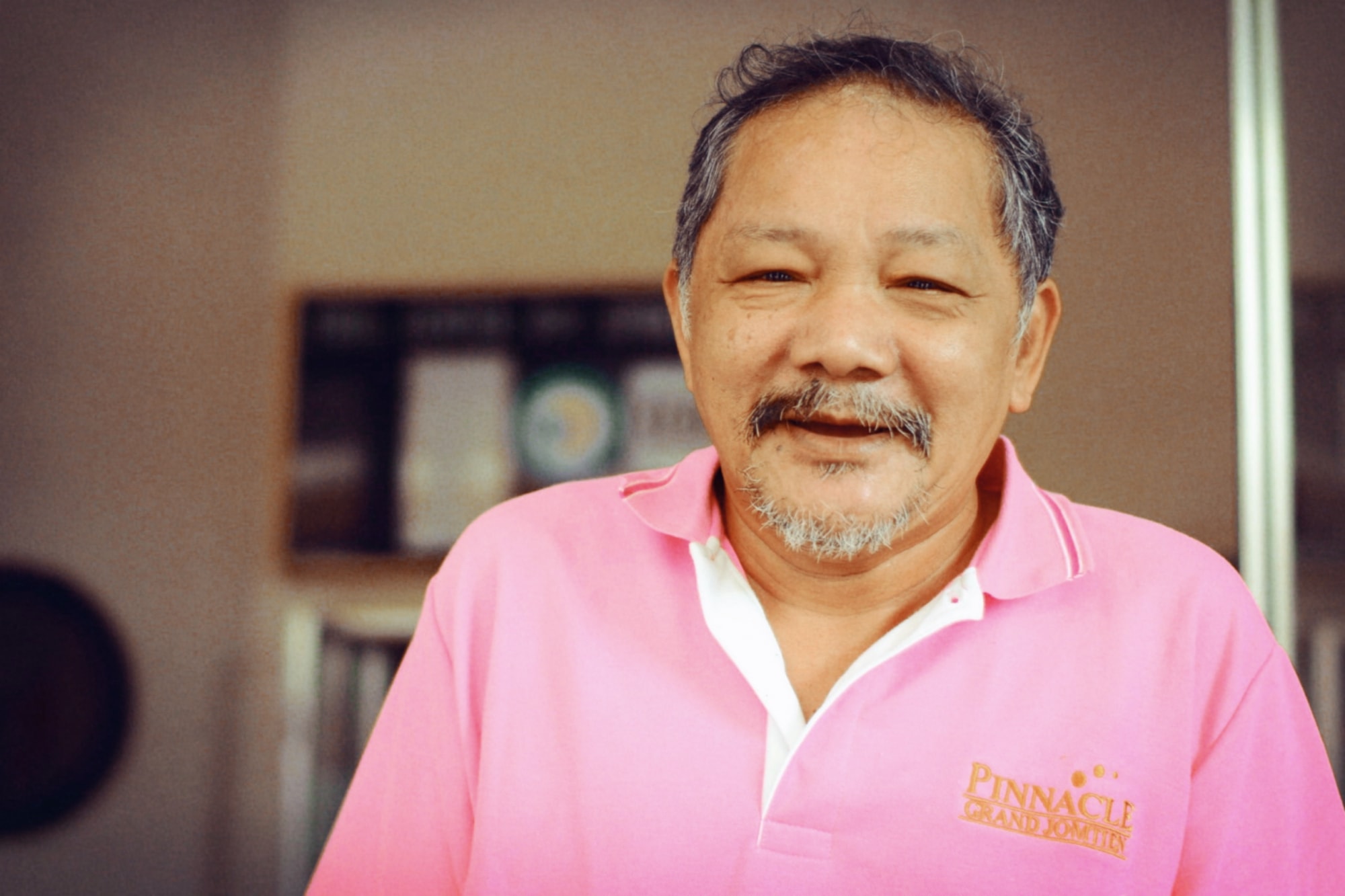 phu thuy efren reyes va nhung duong co nam ngoai sach giao khoa hinh 3