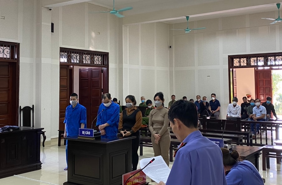 13 nam tu cho ke vo xin con nuoi de lua ban sang trung quoc hinh 1
