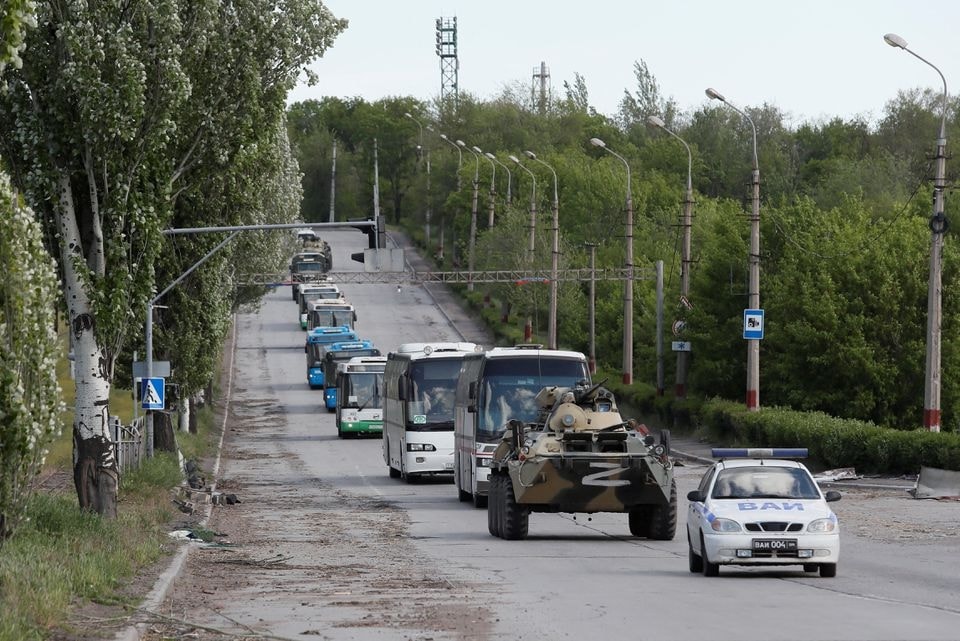 nga cho biet them gan 700 linh ukraine ra dau hang o mariupol hinh 2