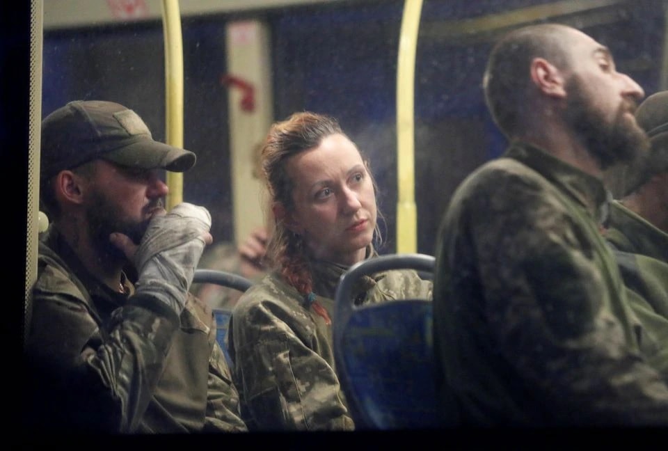 nga cho biet them gan 700 linh ukraine ra dau hang o mariupol hinh 3