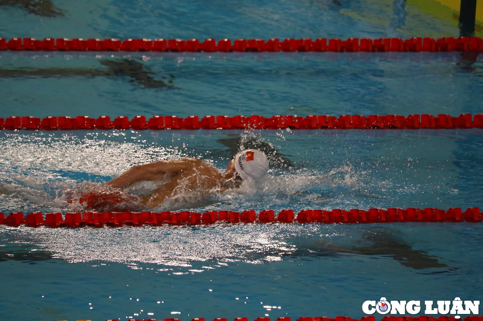 kinh ngu nguyen huy hoang gianh hcv 800 m boi tu do nam hinh 8