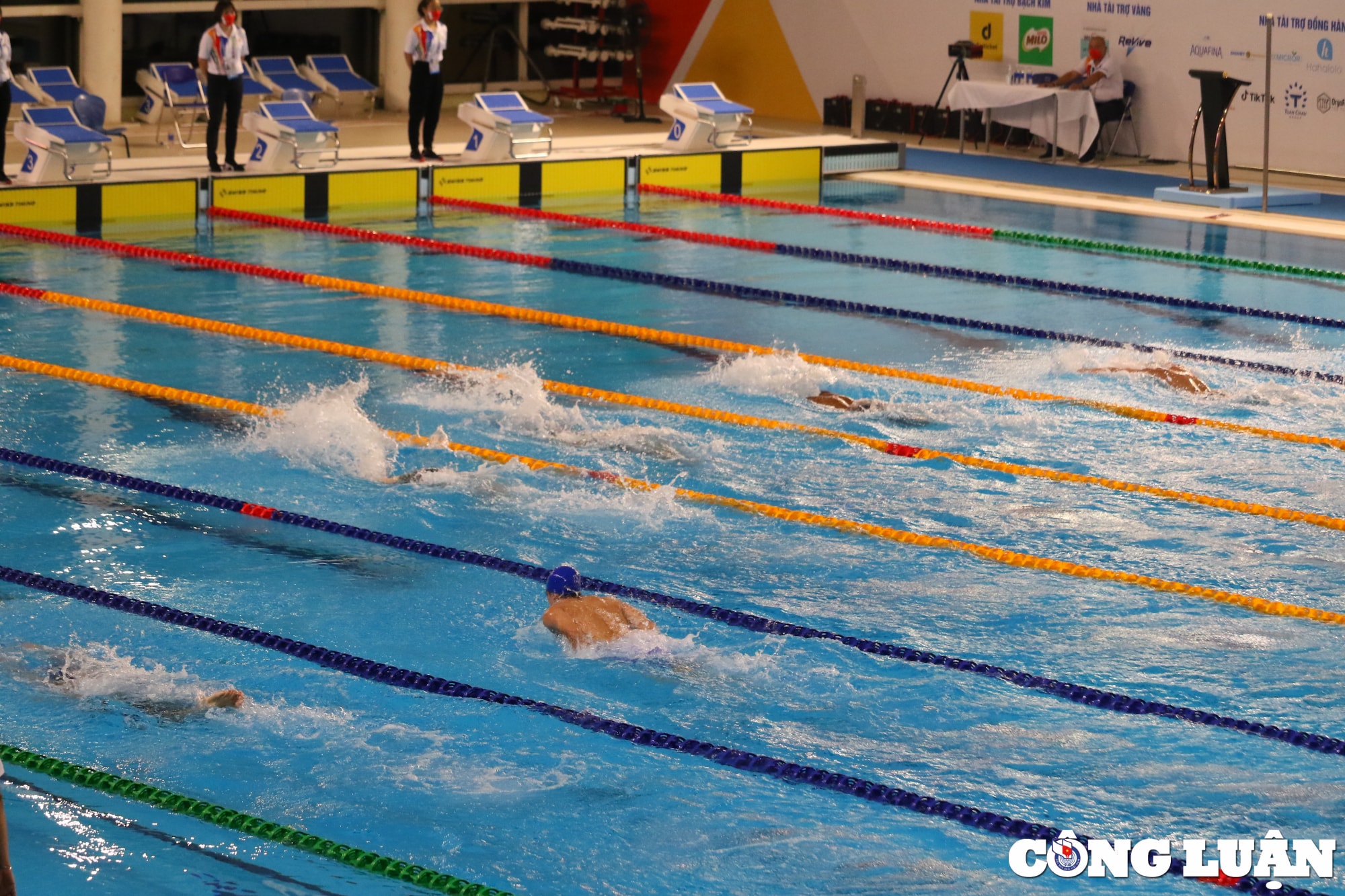 nguyen huy hoang gianh hcv noi dung 200 m boi buom nam hinh 8