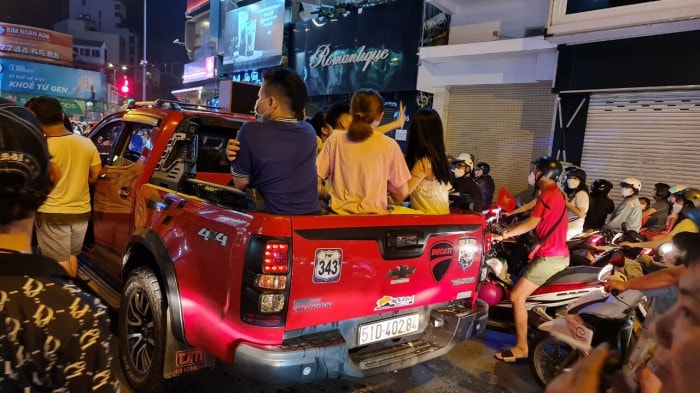 csgt ngan chan hang chuc xe may net po di bao hinh 2