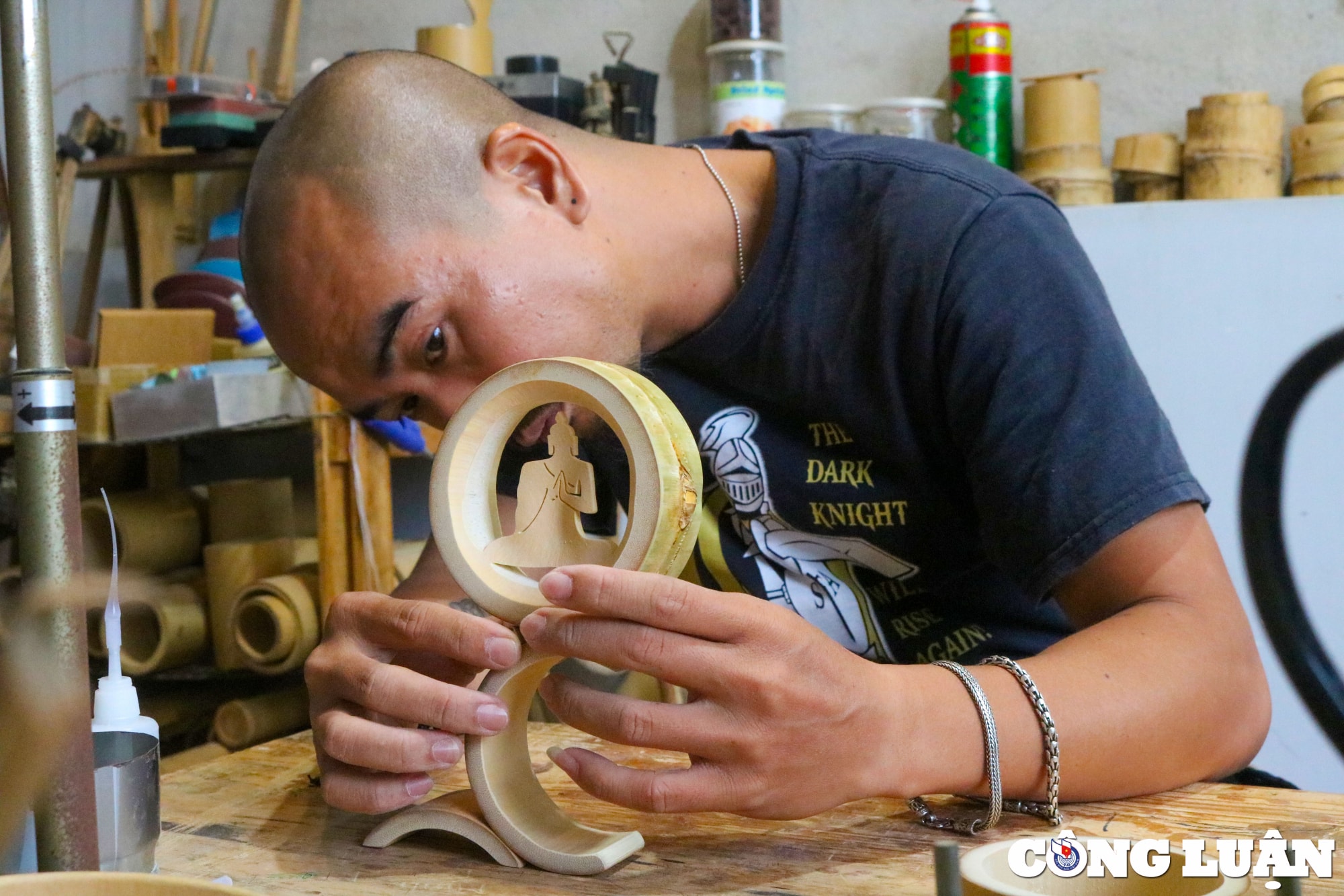 nguoi dan ong bien mat tre bo di thanh do vat tam linh vo cung doc dao hinh 10