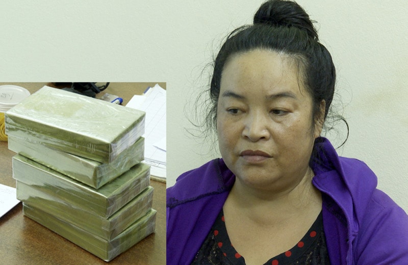 bat giu doi tuong nu cong 5 banh heroin di tieu thu hinh 1