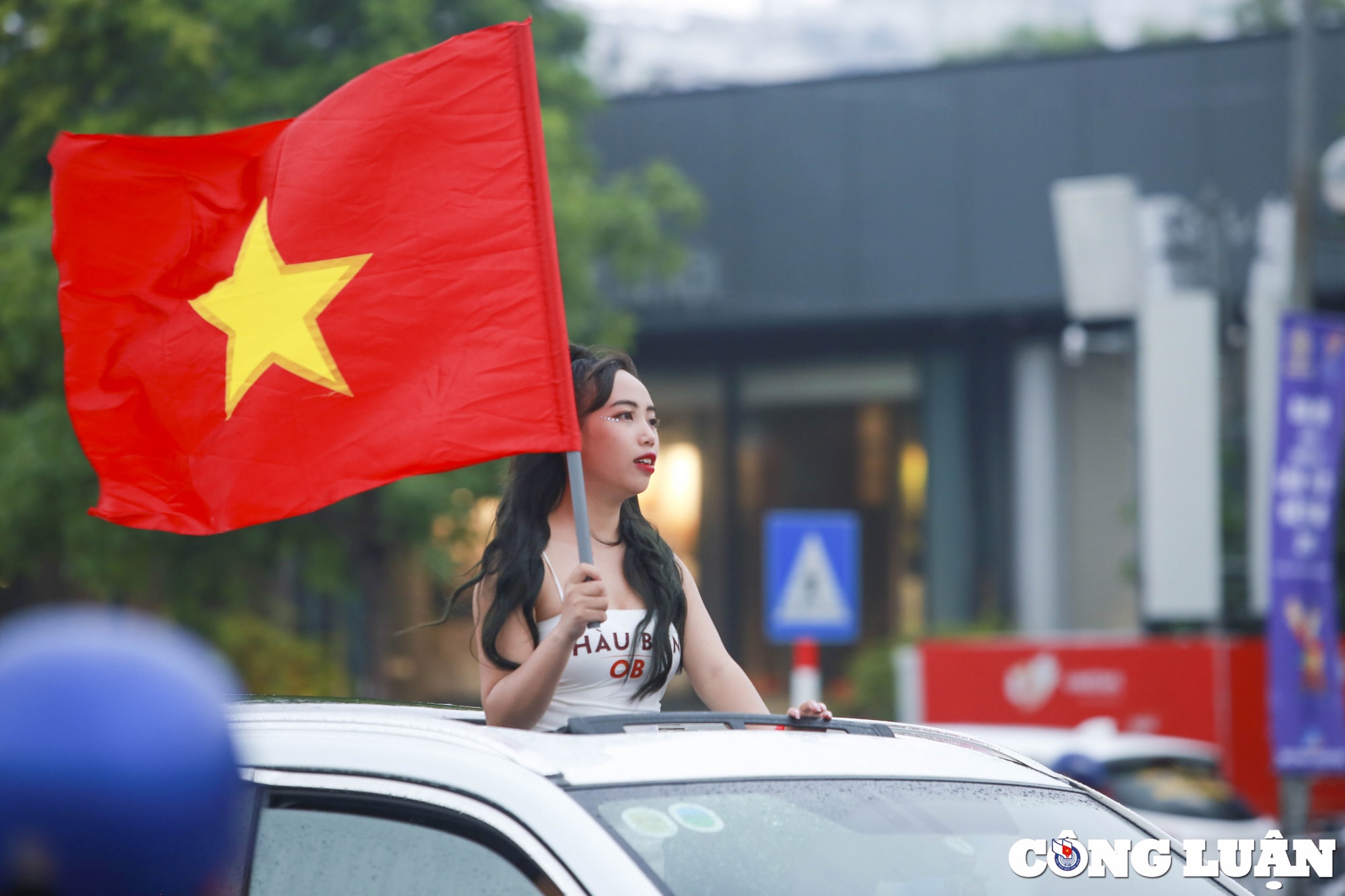 ngam nhin dan co dong vien sieu xinh sieu dang yeu tai san van dong my dinh hinh 2