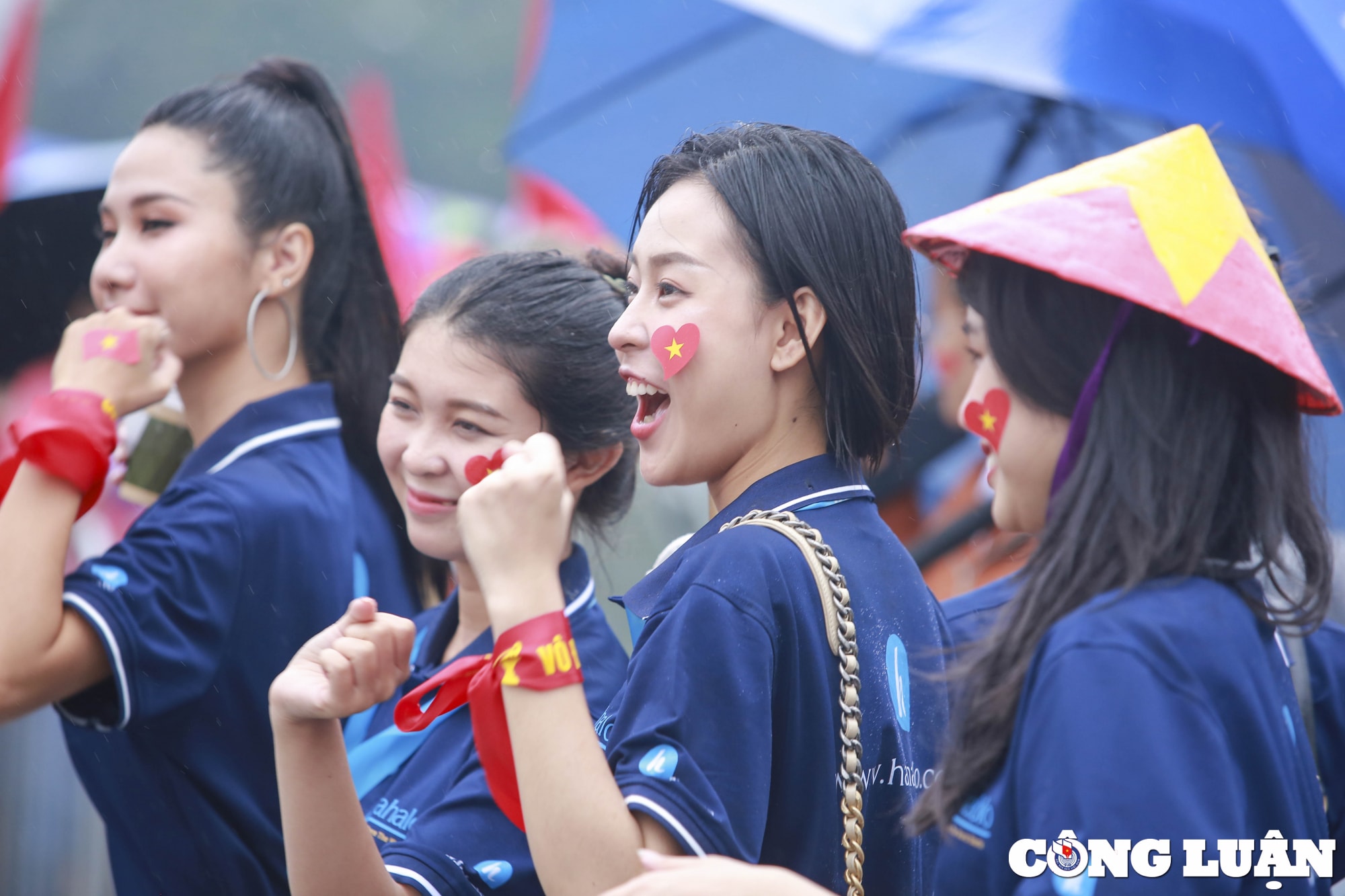 ngam nhin dan co dong vien sieu xinh sieu dang yeu tai san van dong my dinh hinh 6