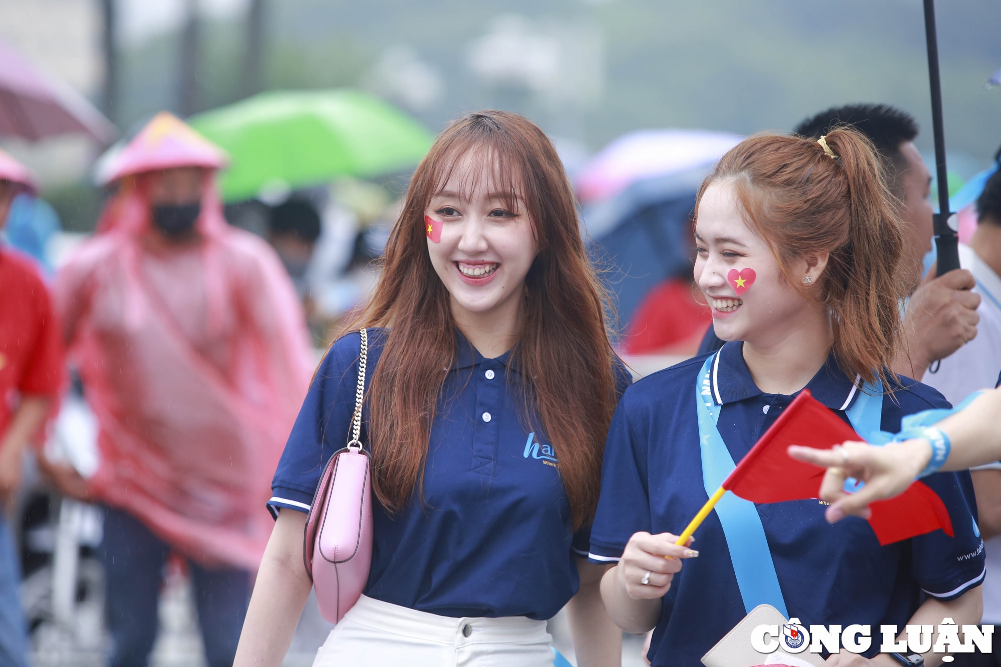 ngam nhin dan co dong vien sieu xinh sieu dang yeu tai san van dong my dinh hinh 5