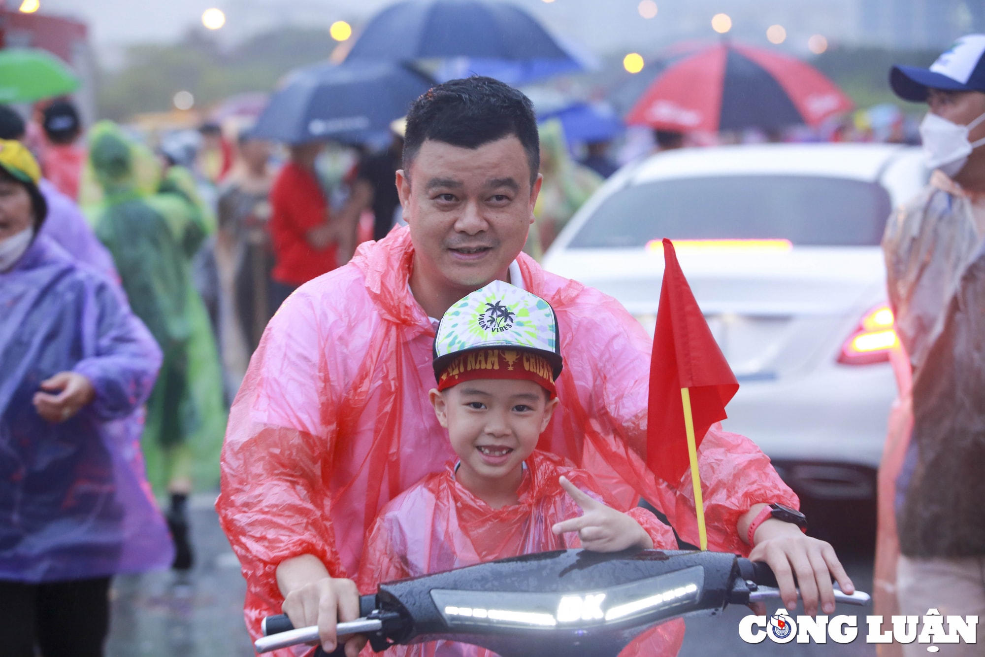 ngam nhin dan co dong vien sieu xinh sieu dang yeu tai san van dong my dinh hinh 10