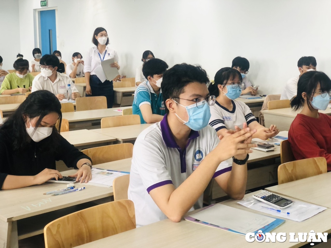 hang nghin thi sinh du thi danh gia nang luc dot 2 quyet tam gianh ve vao dai hoc cao dang hinh 16