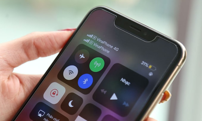 imessage va facetime tren iphone bi vo hieu hoa do loi esim hinh 1