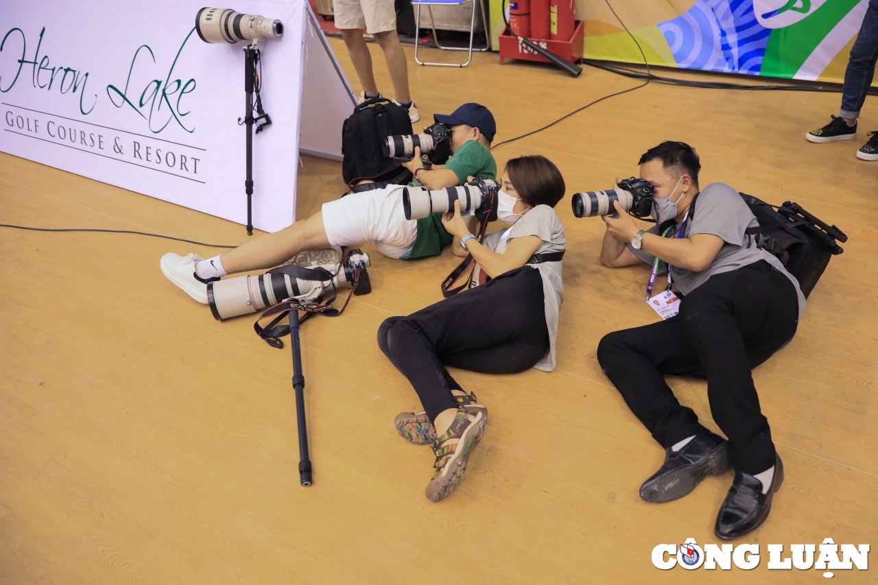 nhung khoanh khac tac nghiep hoa nhip dap cung sea games 31 hinh 11