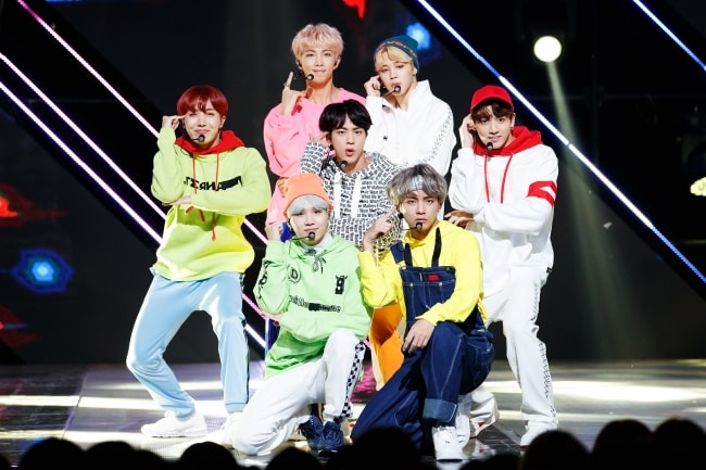 m countdown chinh thuc mo cua cho khan gia sau hai nam hinh 4