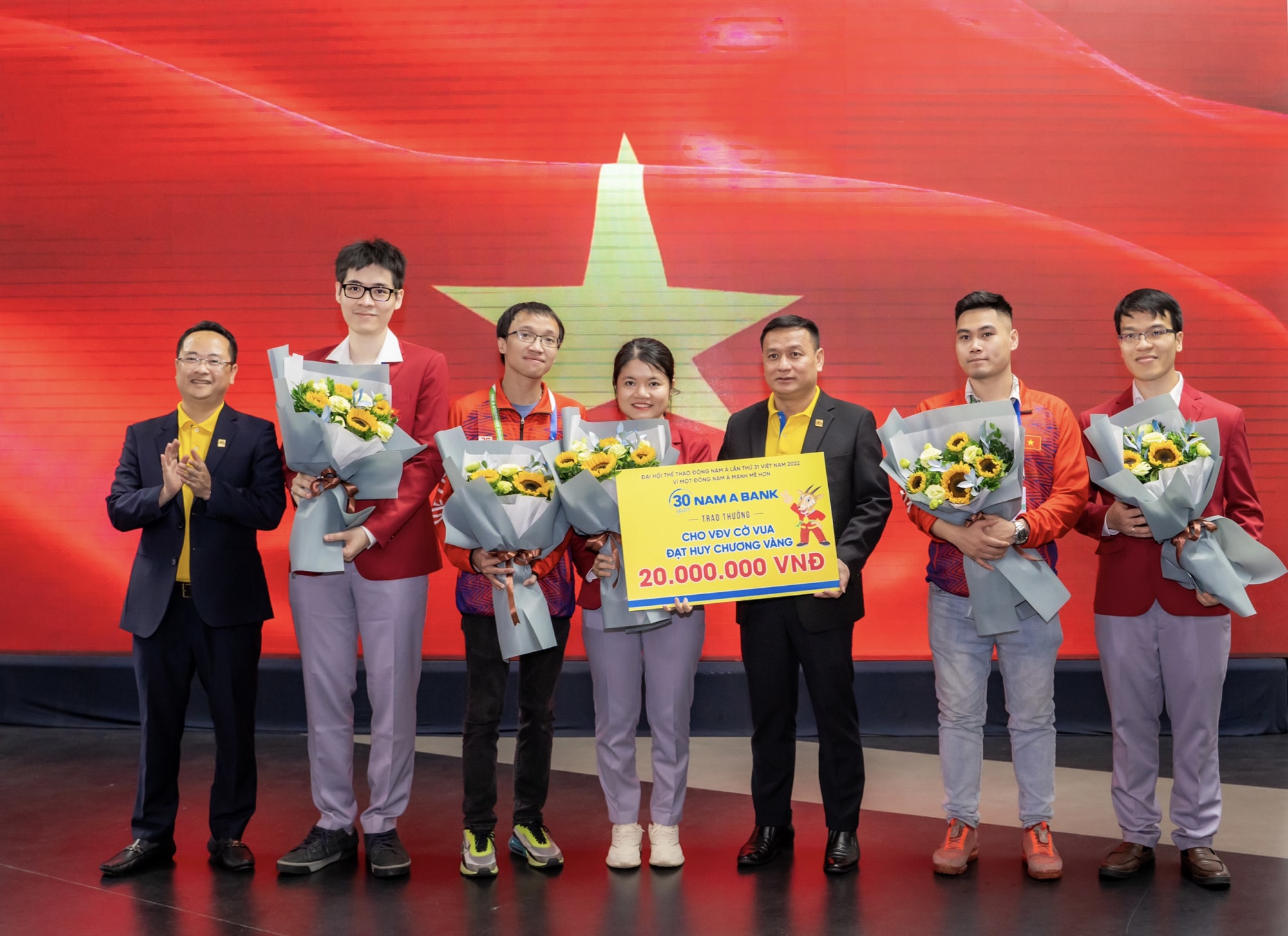 co vua viet nam gianh 7 huy chuong vang nam a bank trao thuong 300 trieu hinh 3