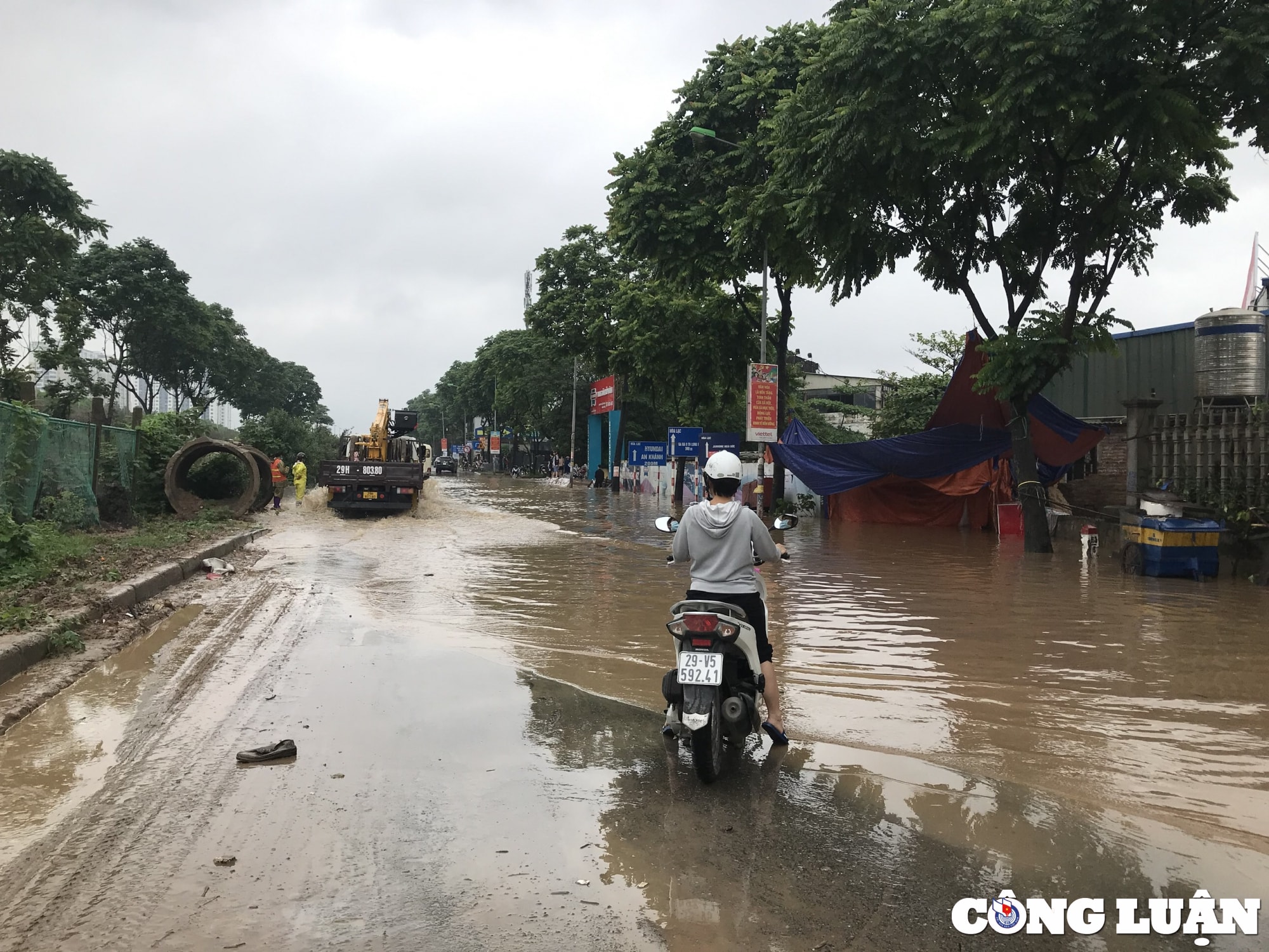 duong gom dai lo thang long ngap nhu song giao thong te liet hinh 1