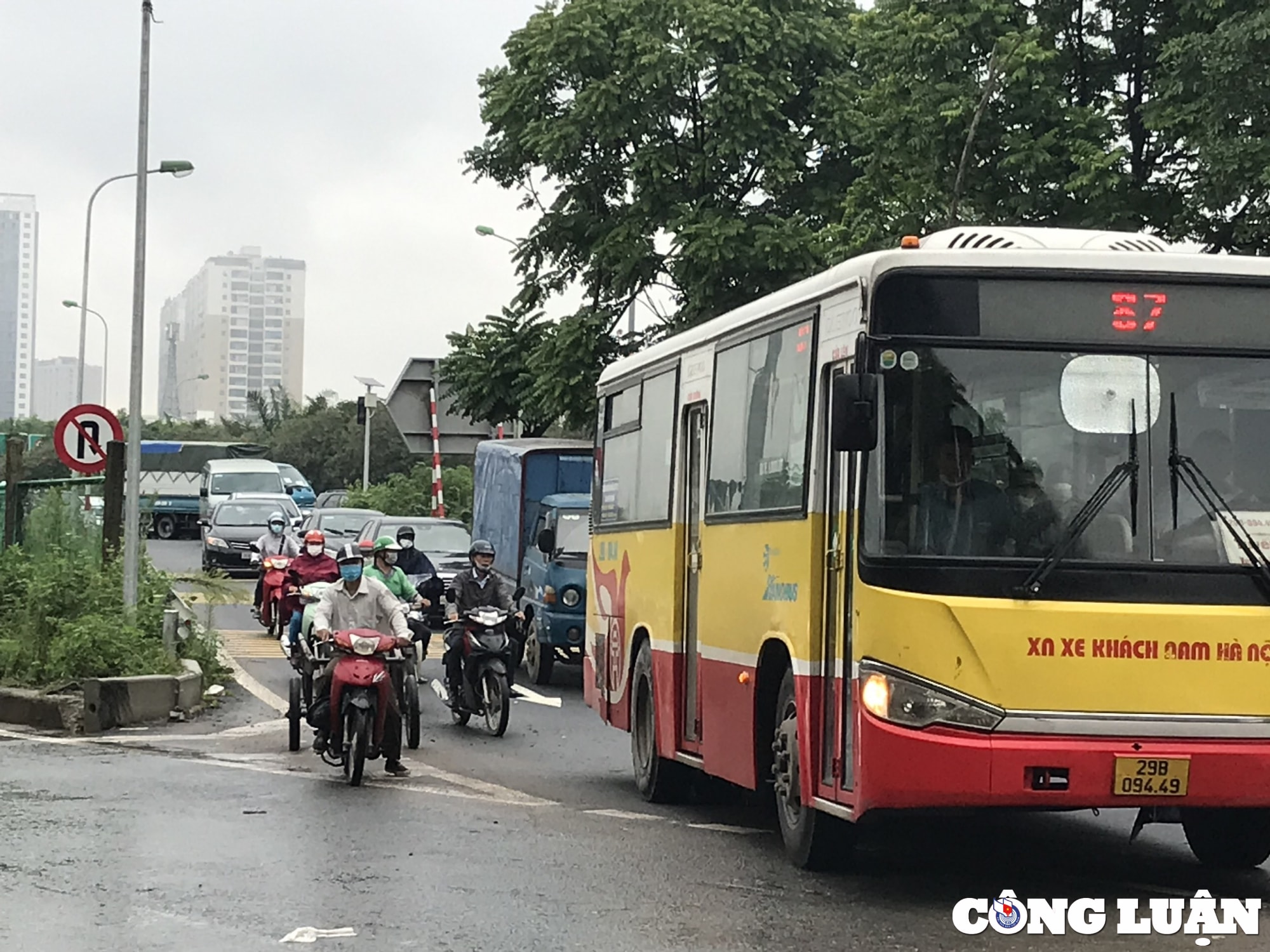duong gom dai lo thang long ngap nhu song giao thong te liet hinh 8