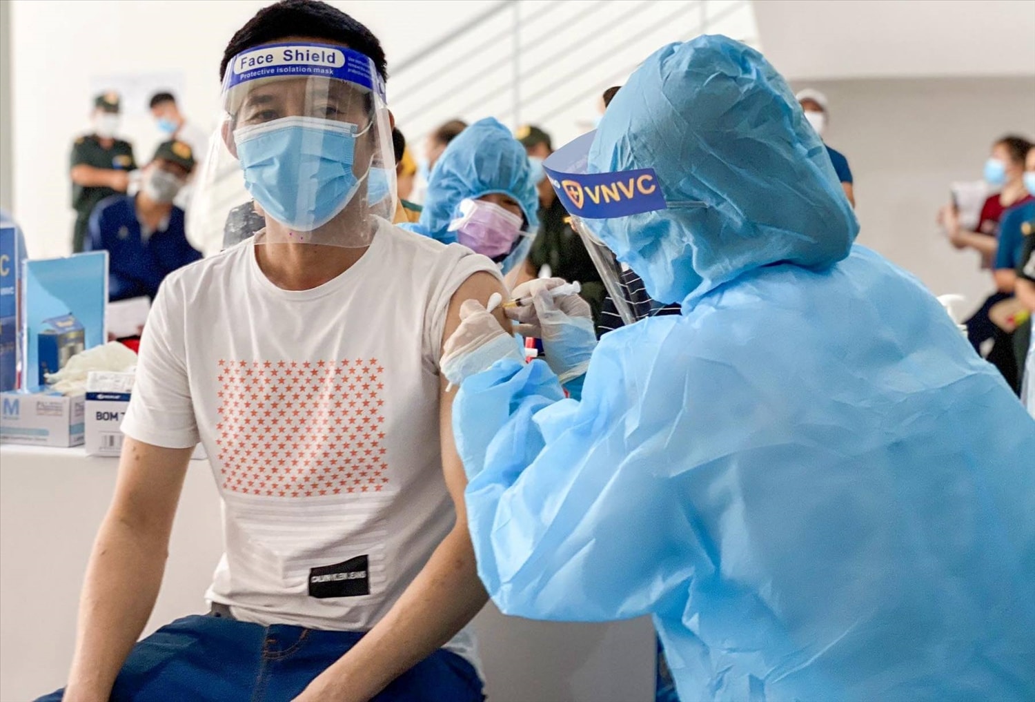 ra soat day nhanh tien do tiem vaccine phong covid 19 mui 3 cho nguoi tu 18 tuoi tro len hinh 1
