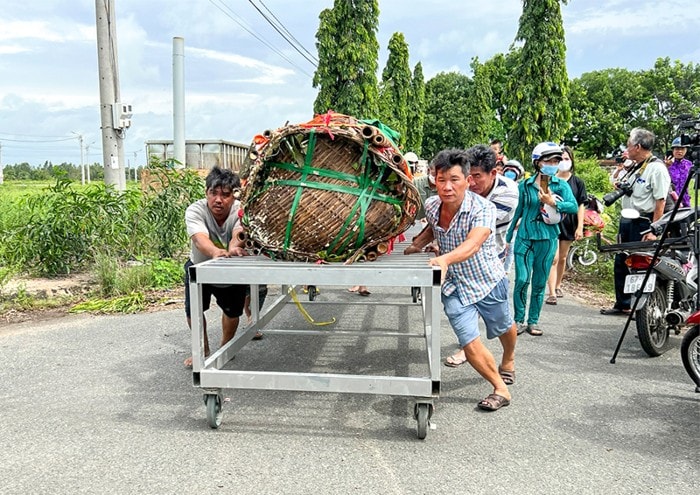chiem nguong cap banh tet khong lo tai le hoi via ba chua xu nui sam hinh 1